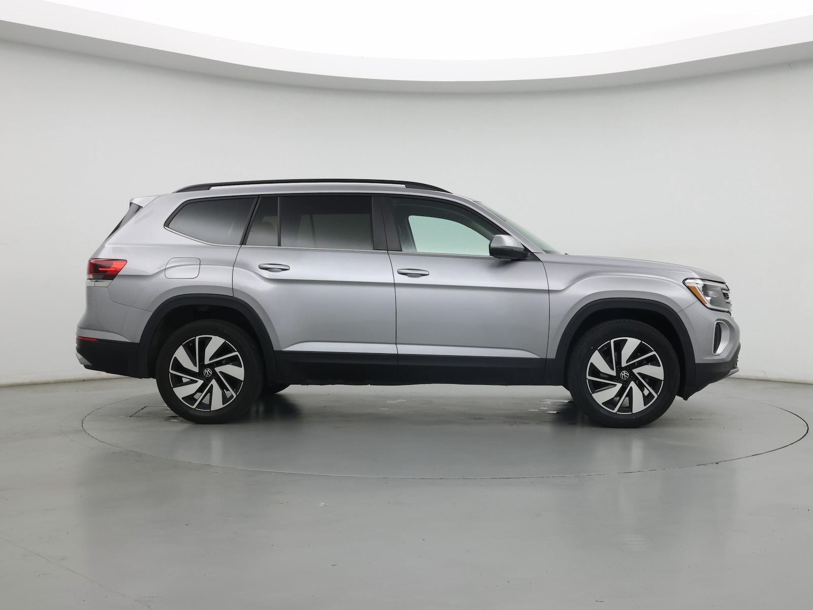 2024 Volkswagen Atlas SE w/Tech - Photo 8