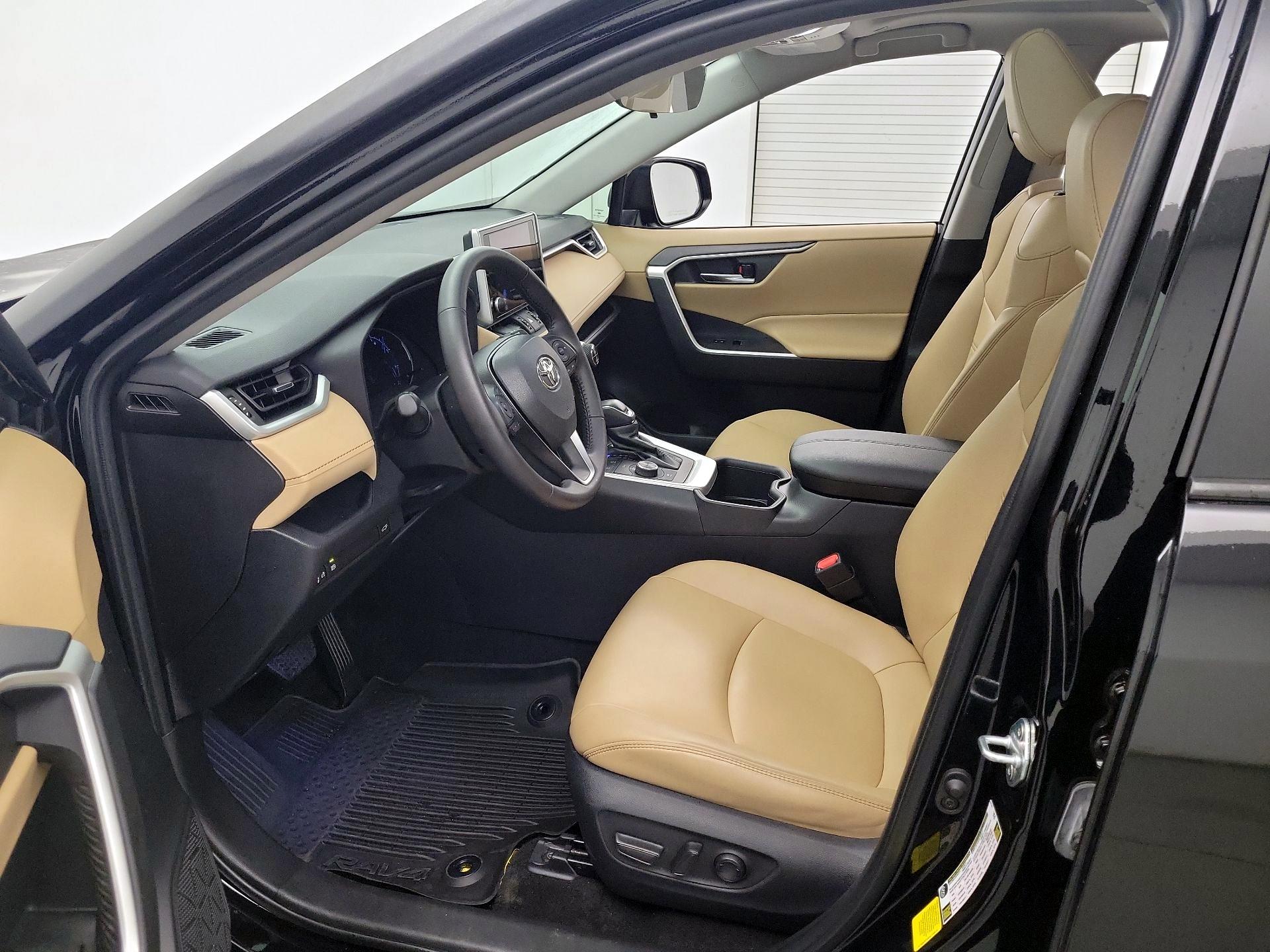 Thumbnail: 2024 Toyota RAV4 - 11