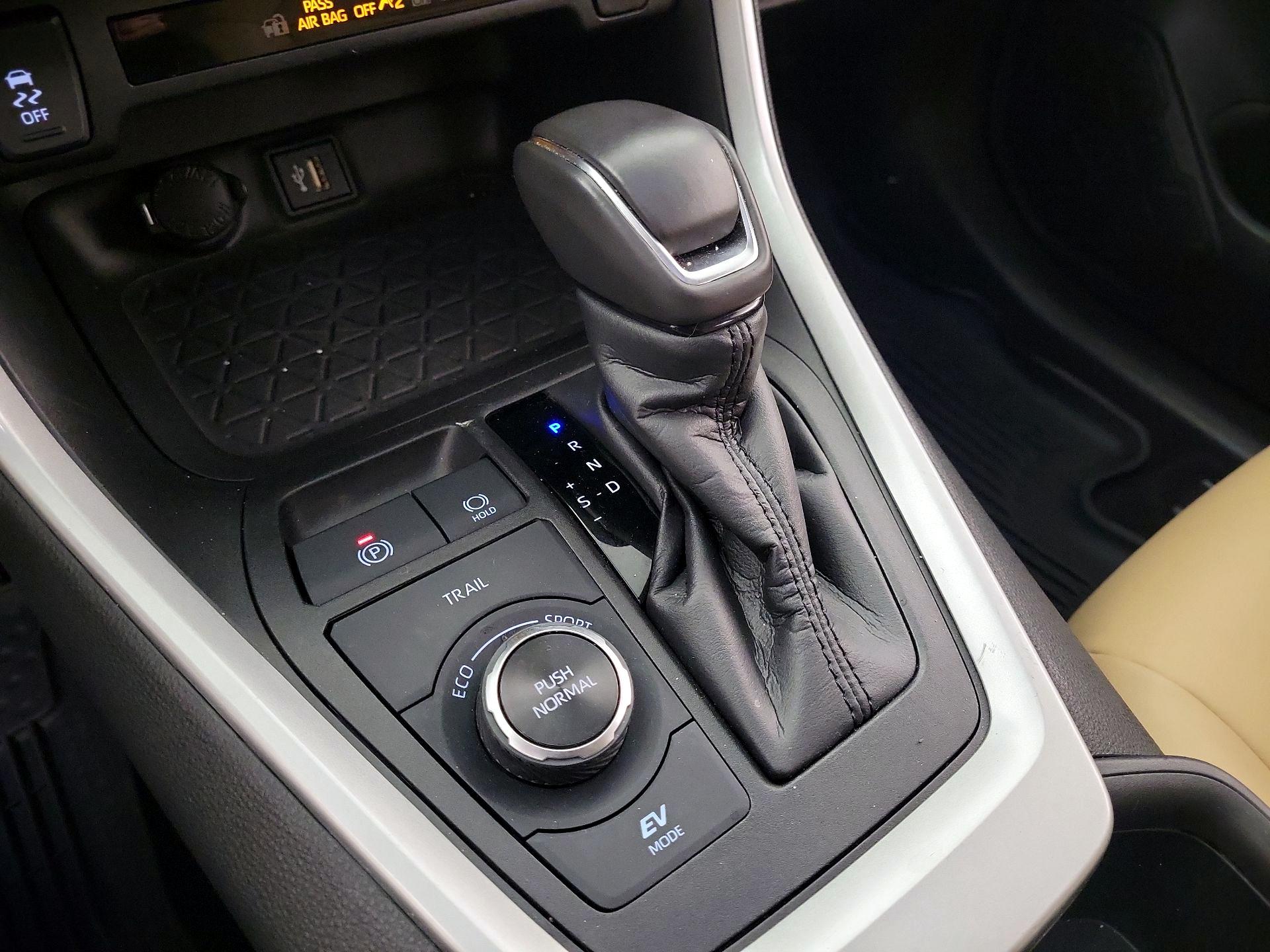 Thumbnail: 2024 Toyota RAV4 - 17