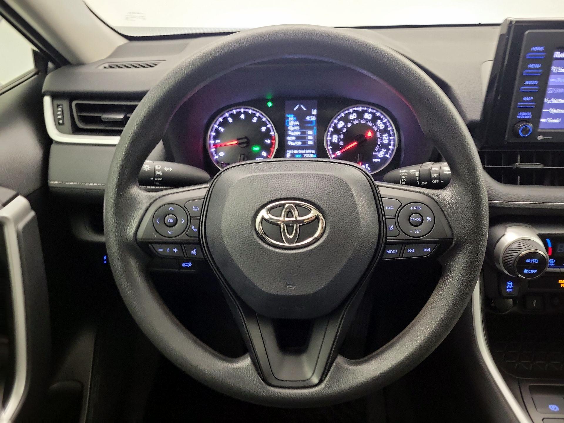 Thumbnail: 2022 Toyota RAV4 - 10