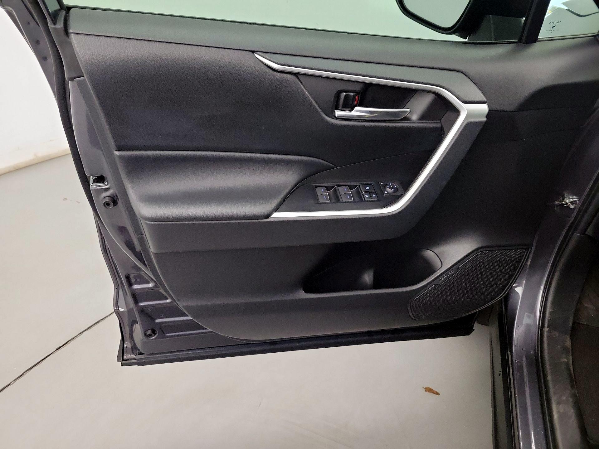 Thumbnail: 2022 Toyota RAV4 - 12