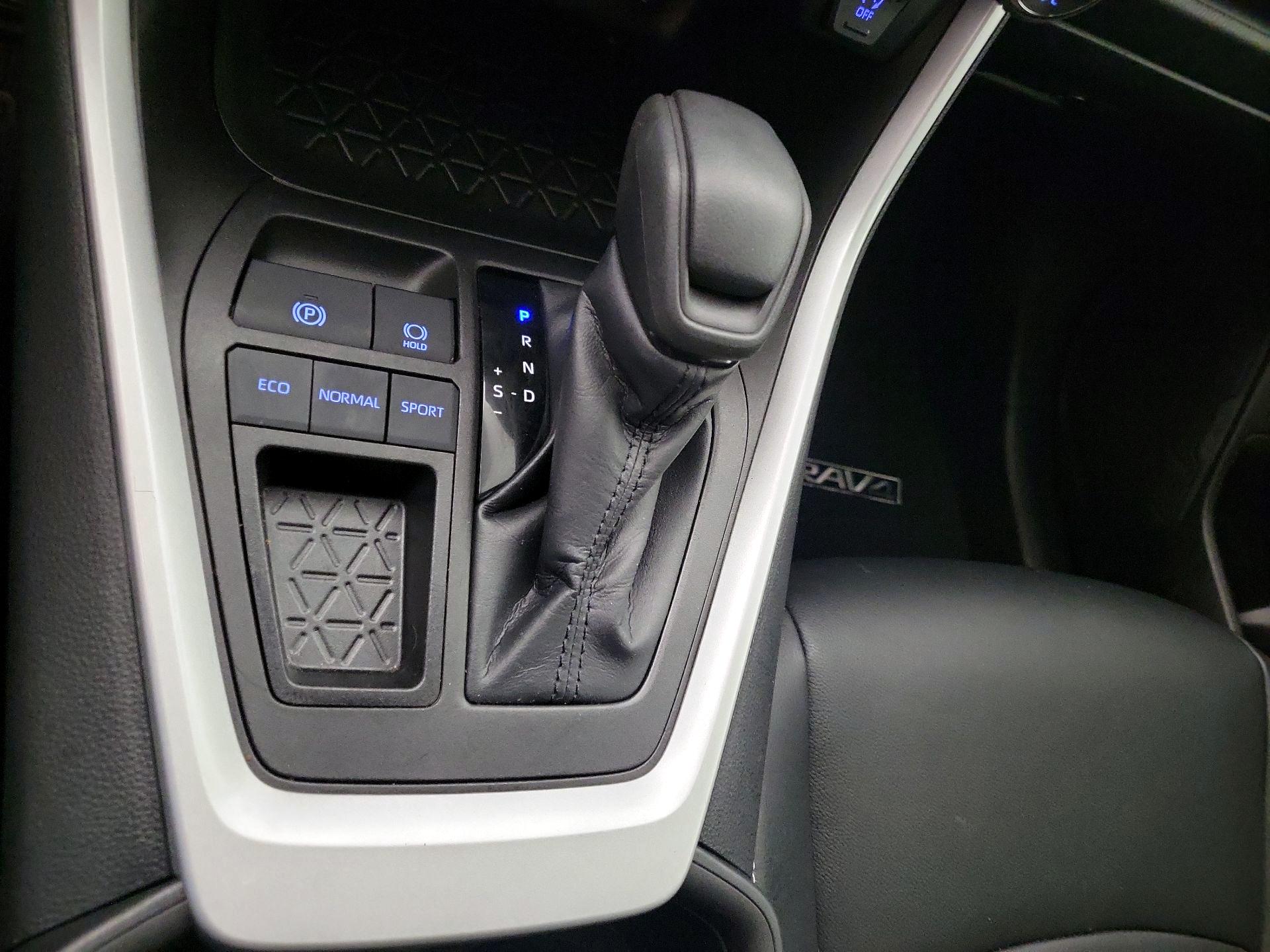 Thumbnail: 2022 Toyota RAV4 - 17