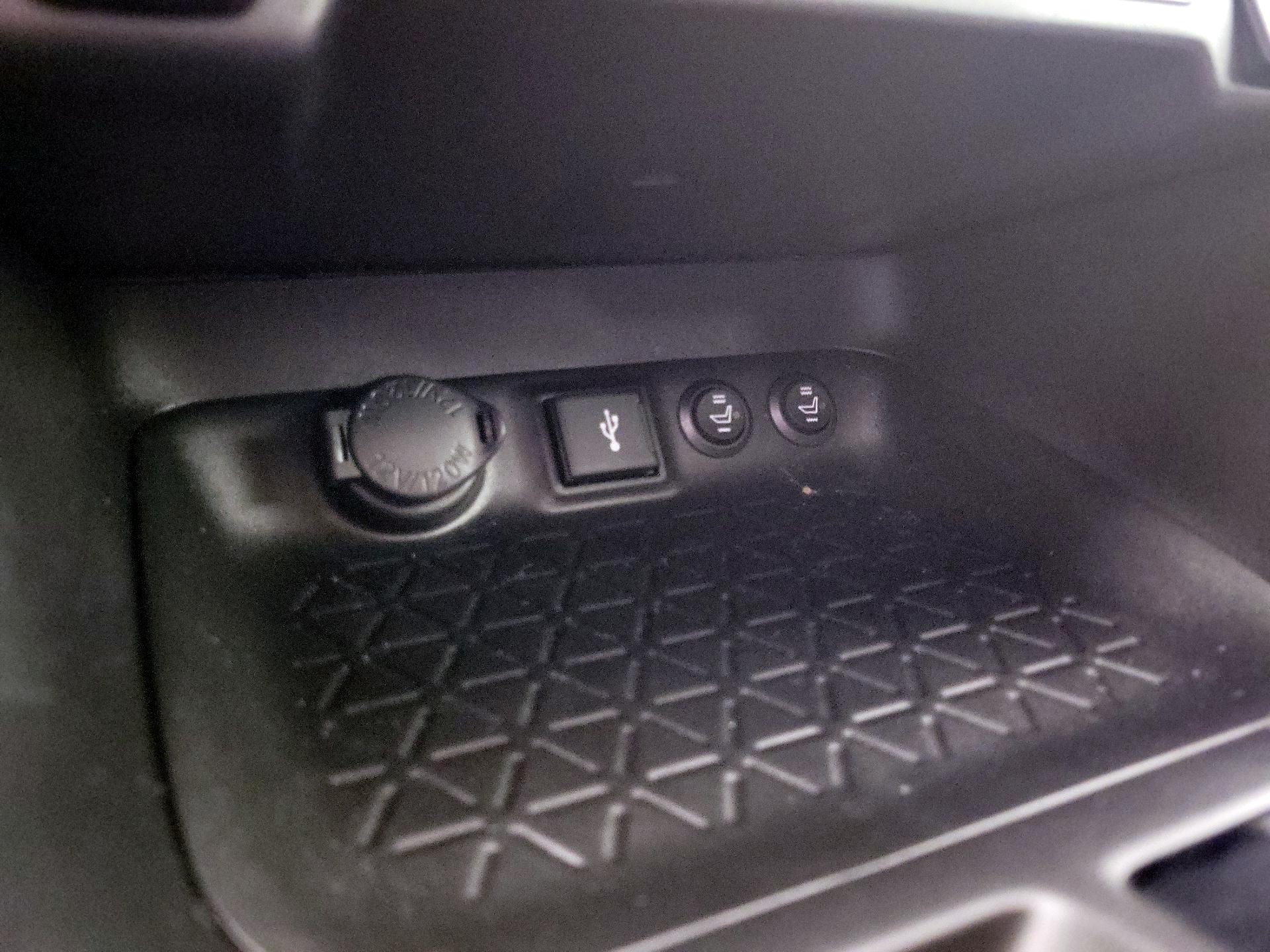 Thumbnail: 2022 Toyota RAV4 - 18