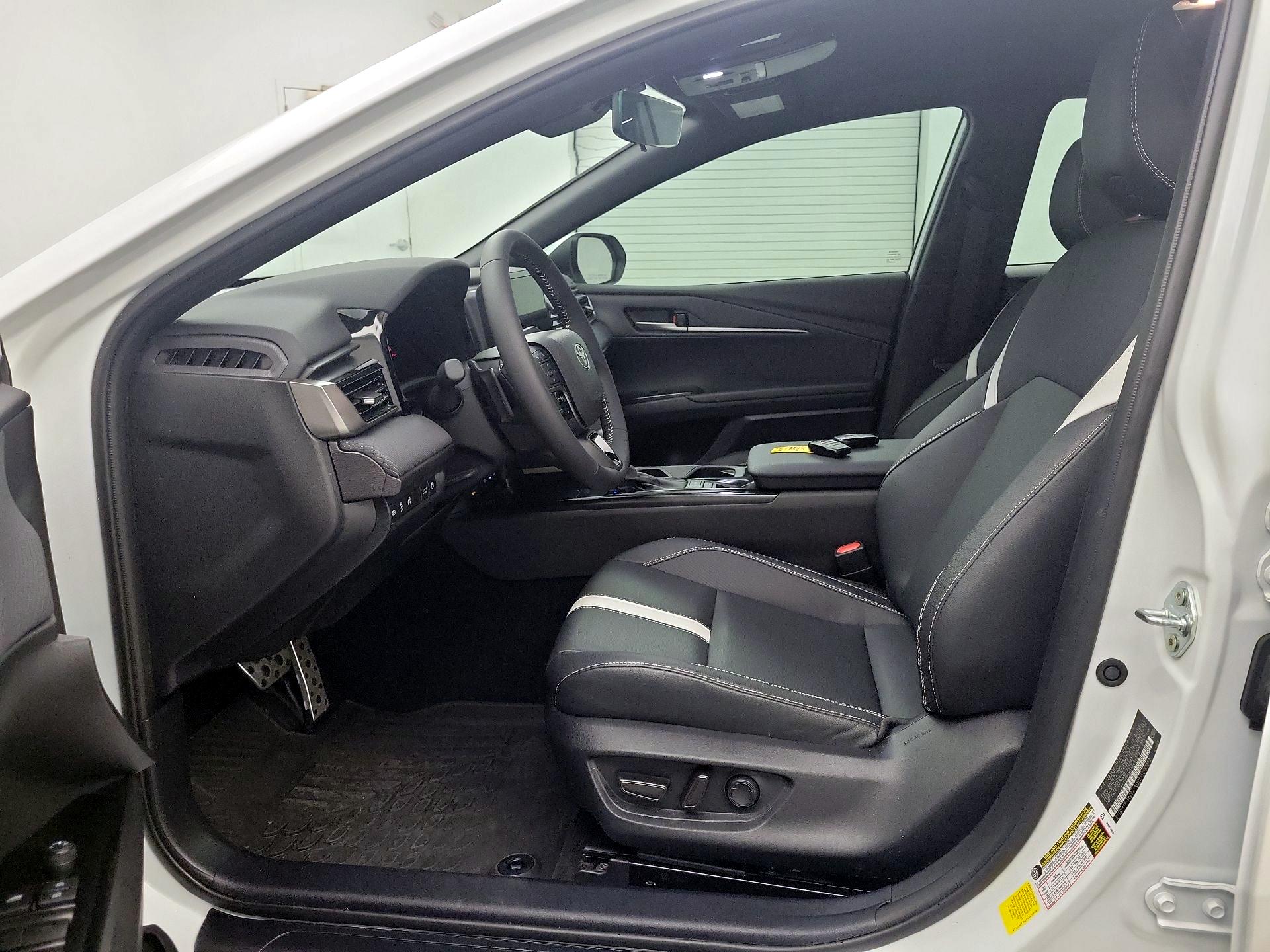 Thumbnail: 2025 Toyota Camry - 11