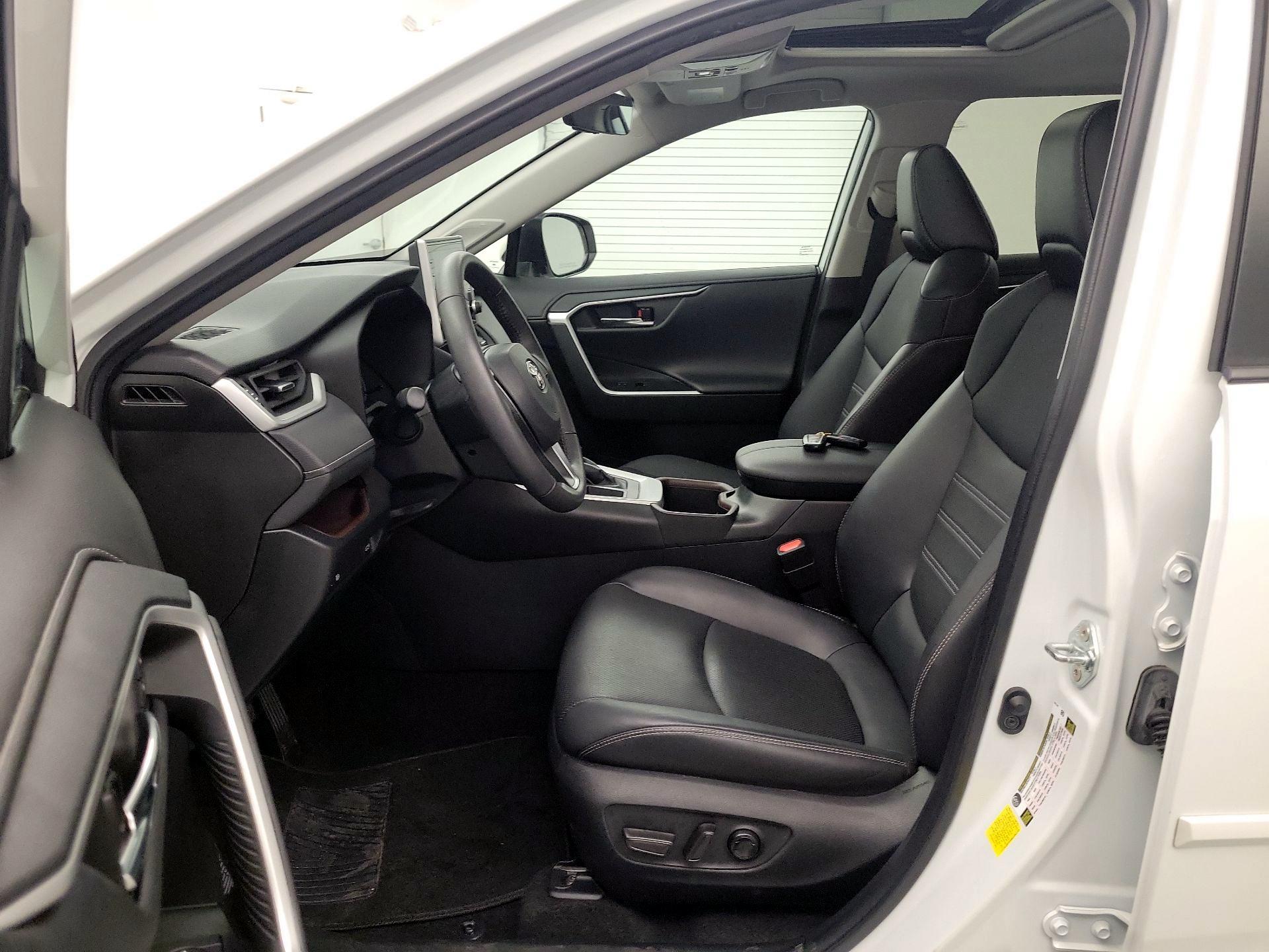 Thumbnail: 2022 Toyota RAV4 - 11