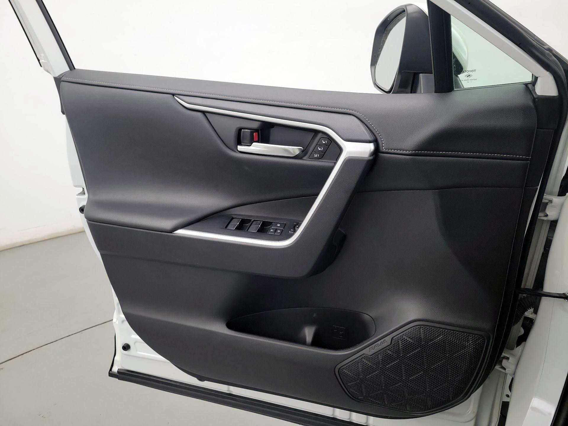 Thumbnail: 2022 Toyota RAV4 - 12