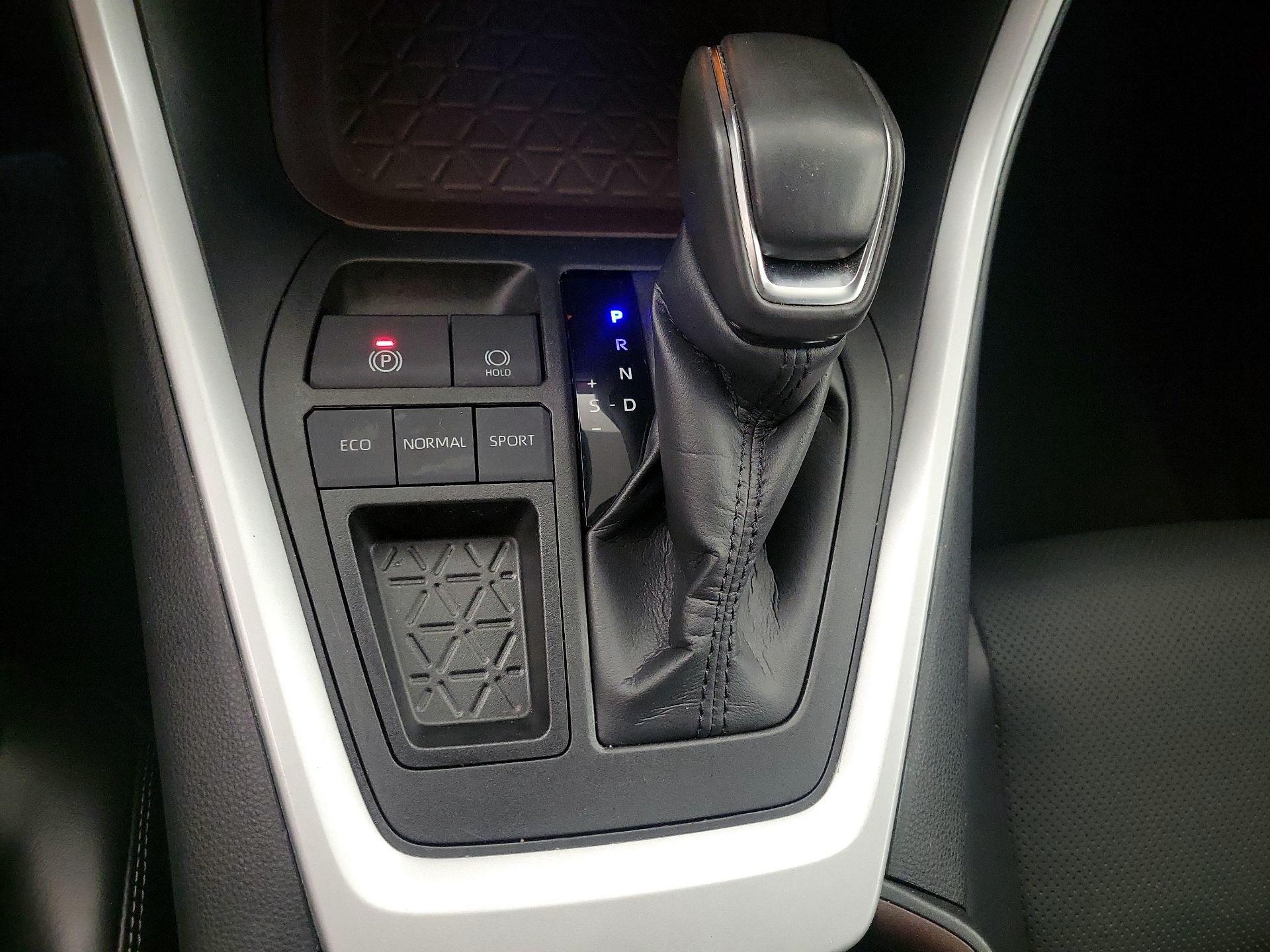 Thumbnail: 2022 Toyota RAV4 - 17