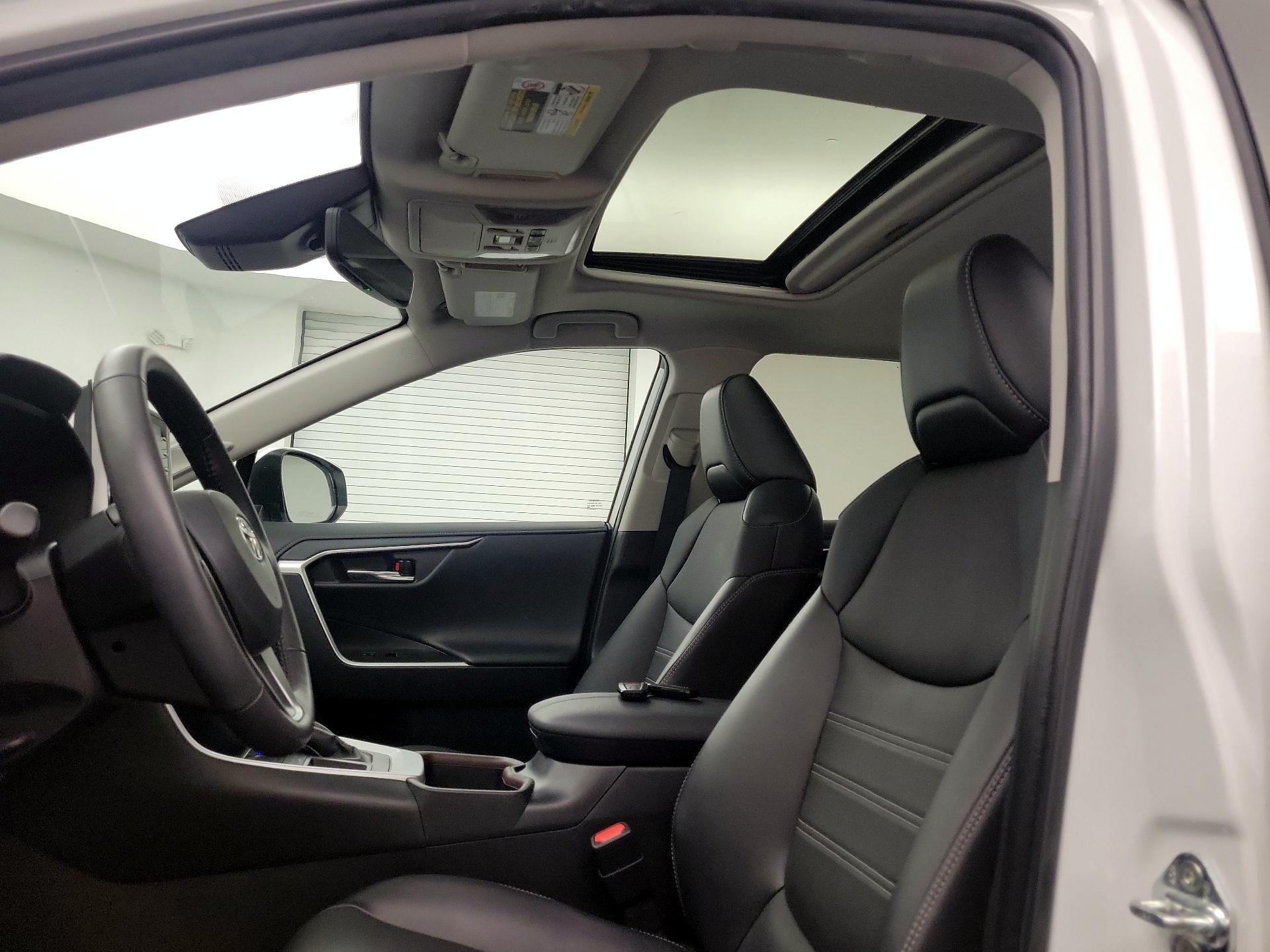 Thumbnail: 2022 Toyota RAV4 - 19