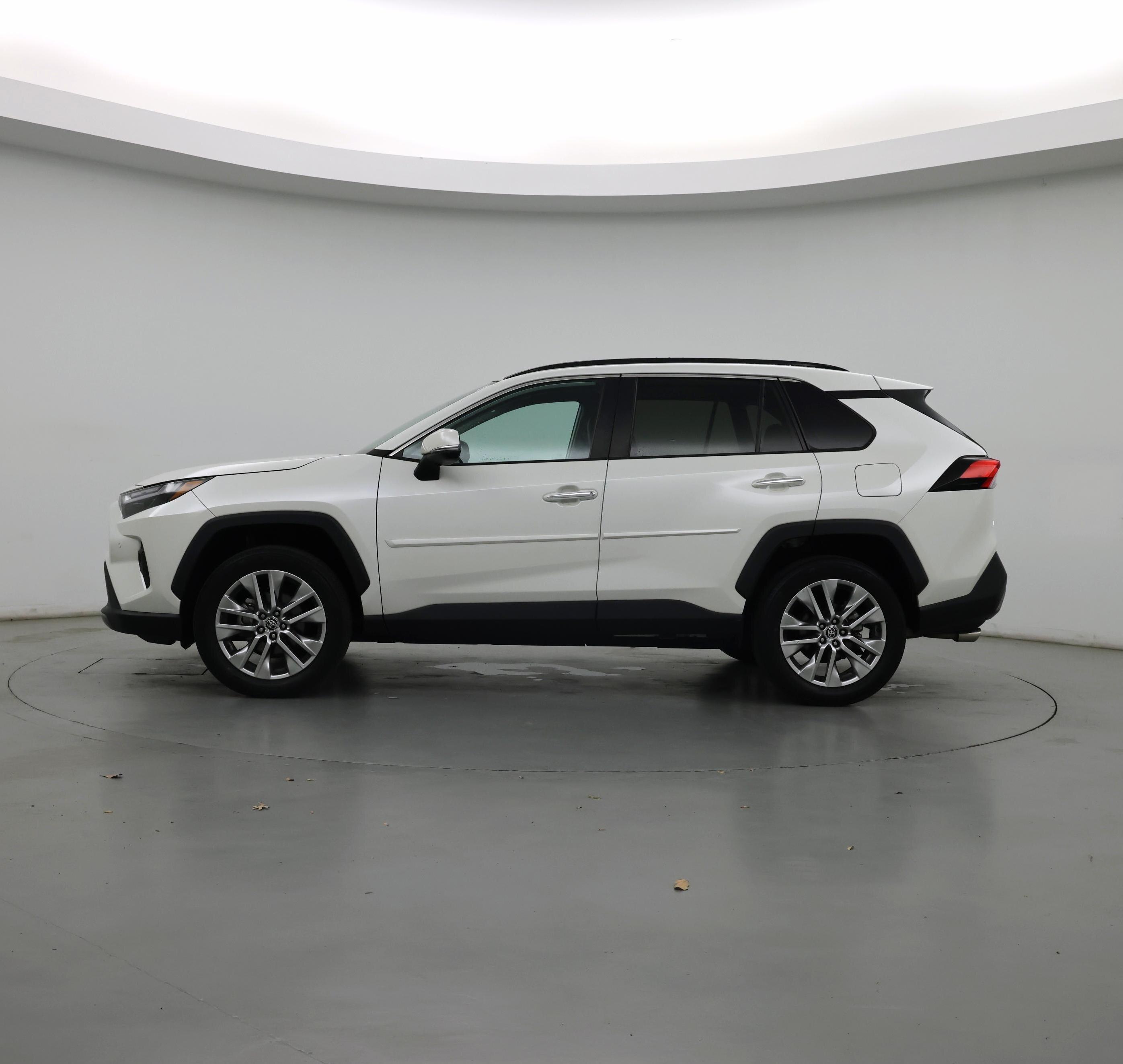 Thumbnail: 2022 Toyota RAV4 - 3