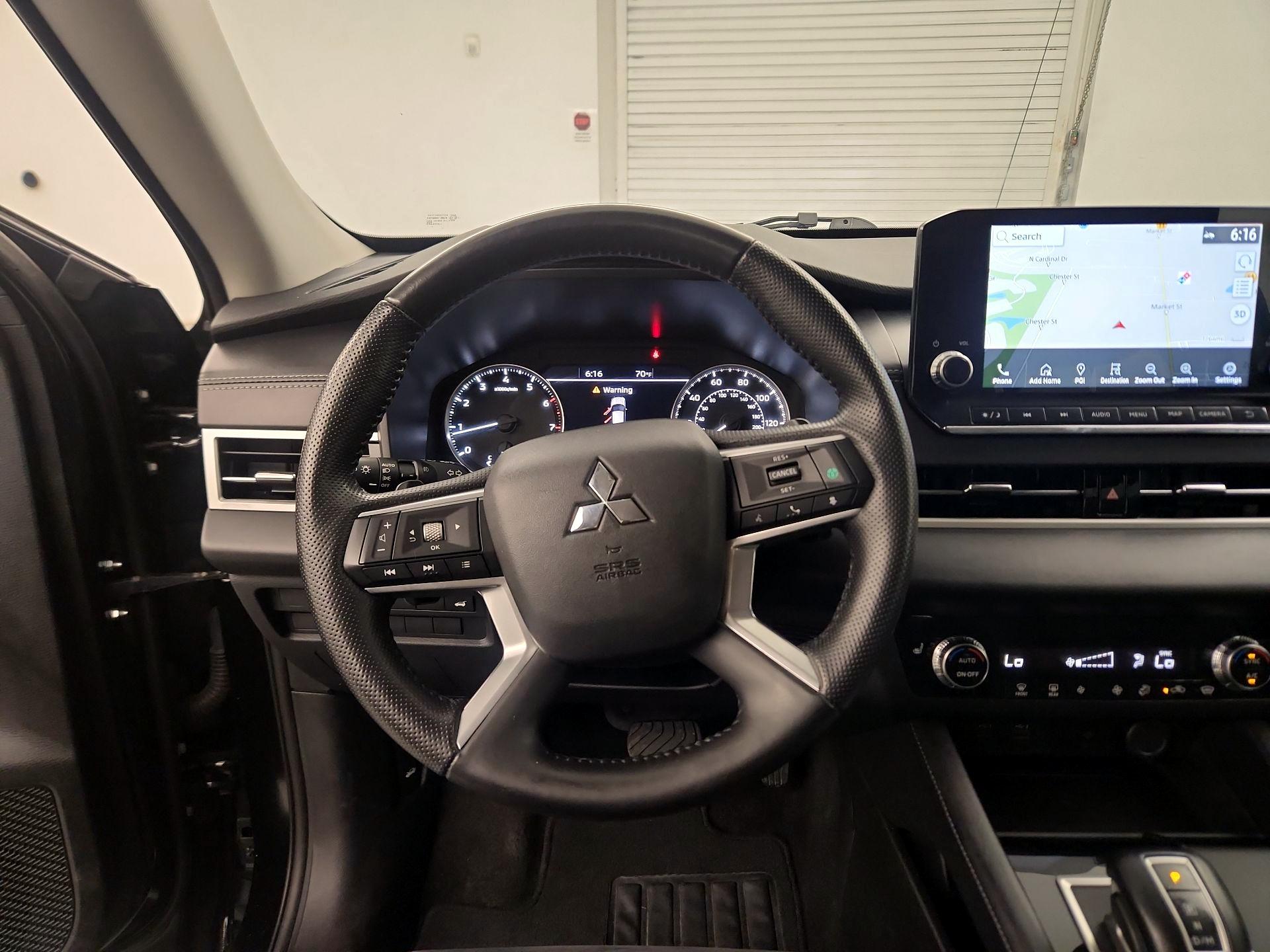 Thumbnail: 2024 Mitsubishi Outlander - 10