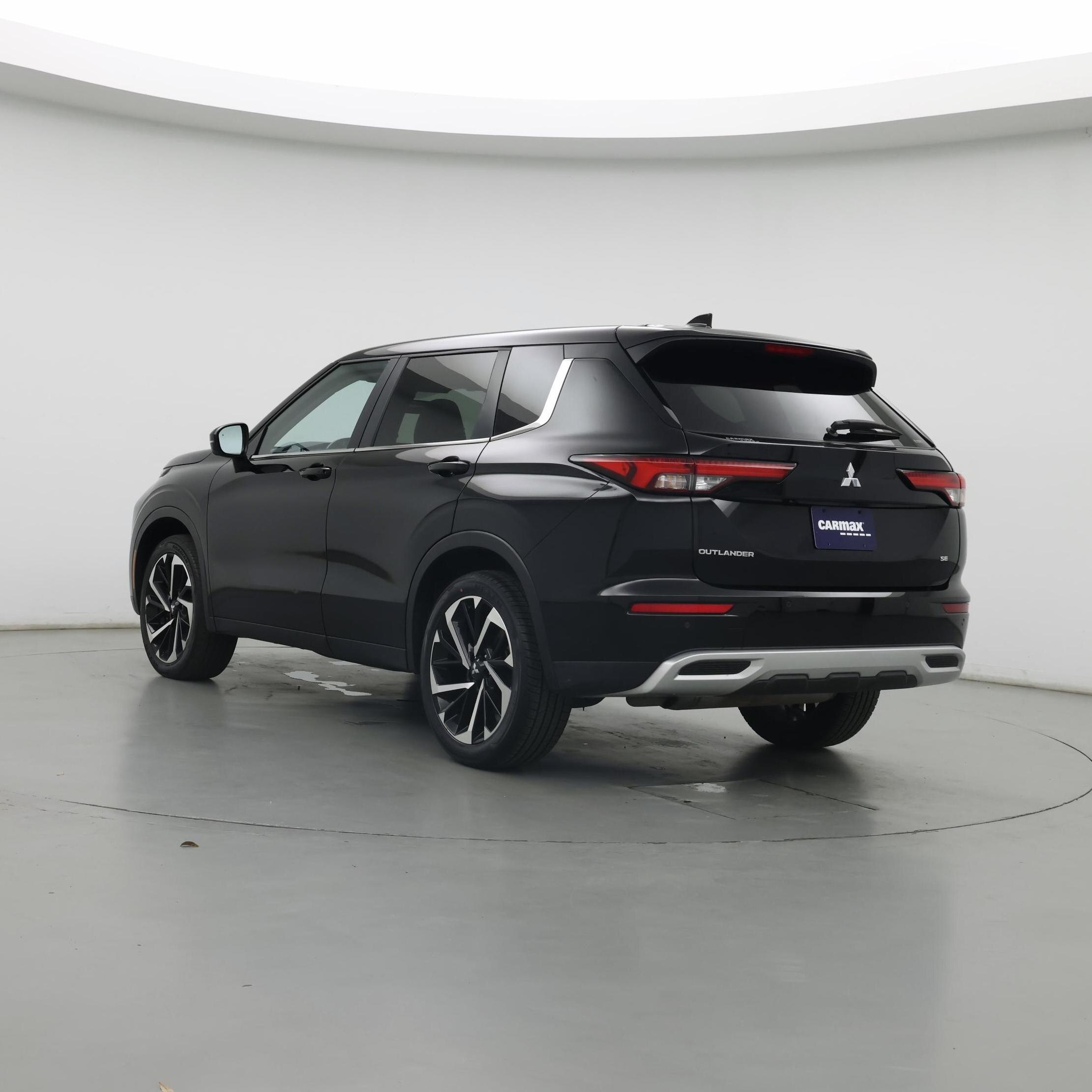 Thumbnail: 2024 Mitsubishi Outlander - 2