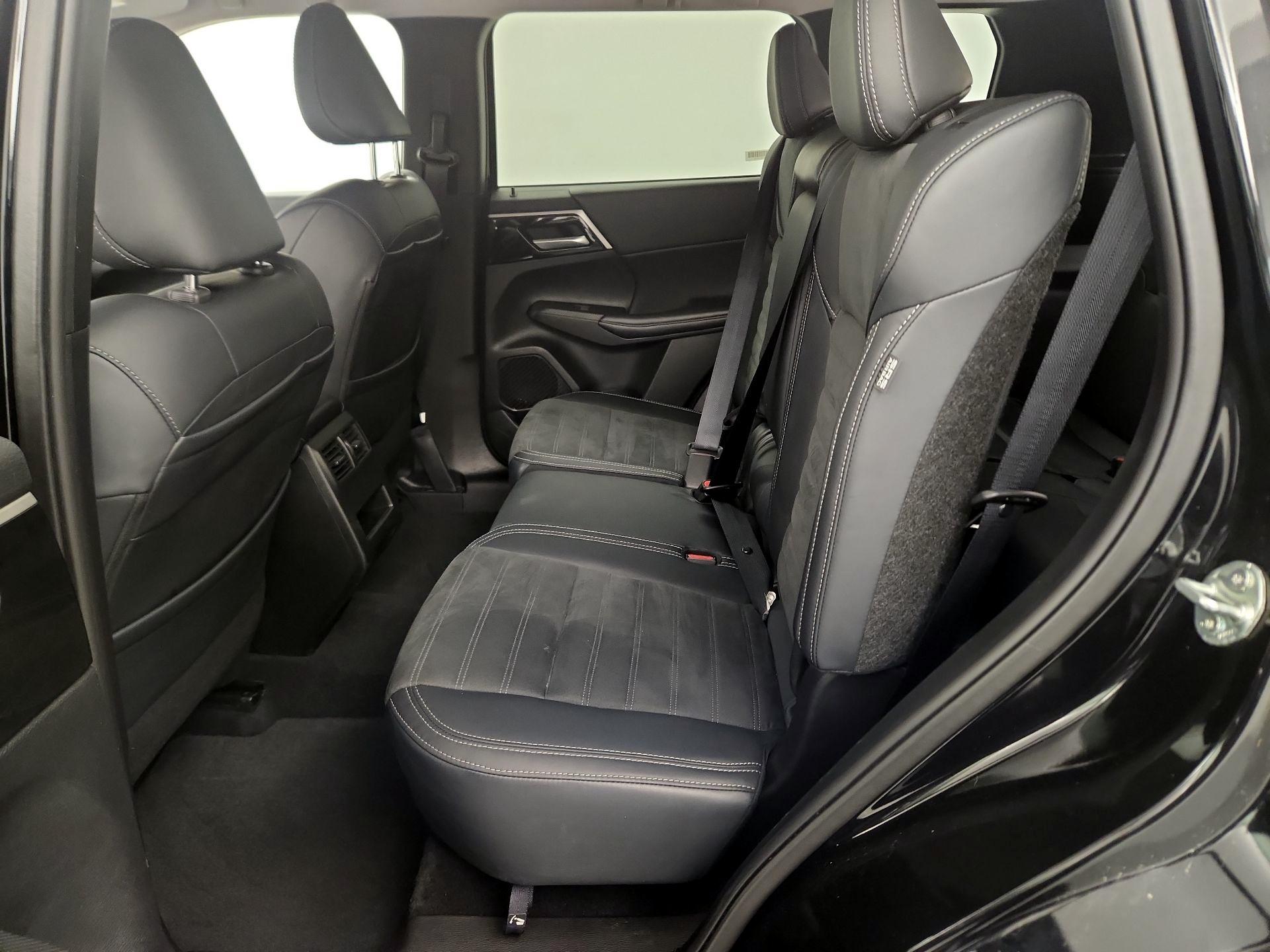 Thumbnail: 2024 Mitsubishi Outlander - 20