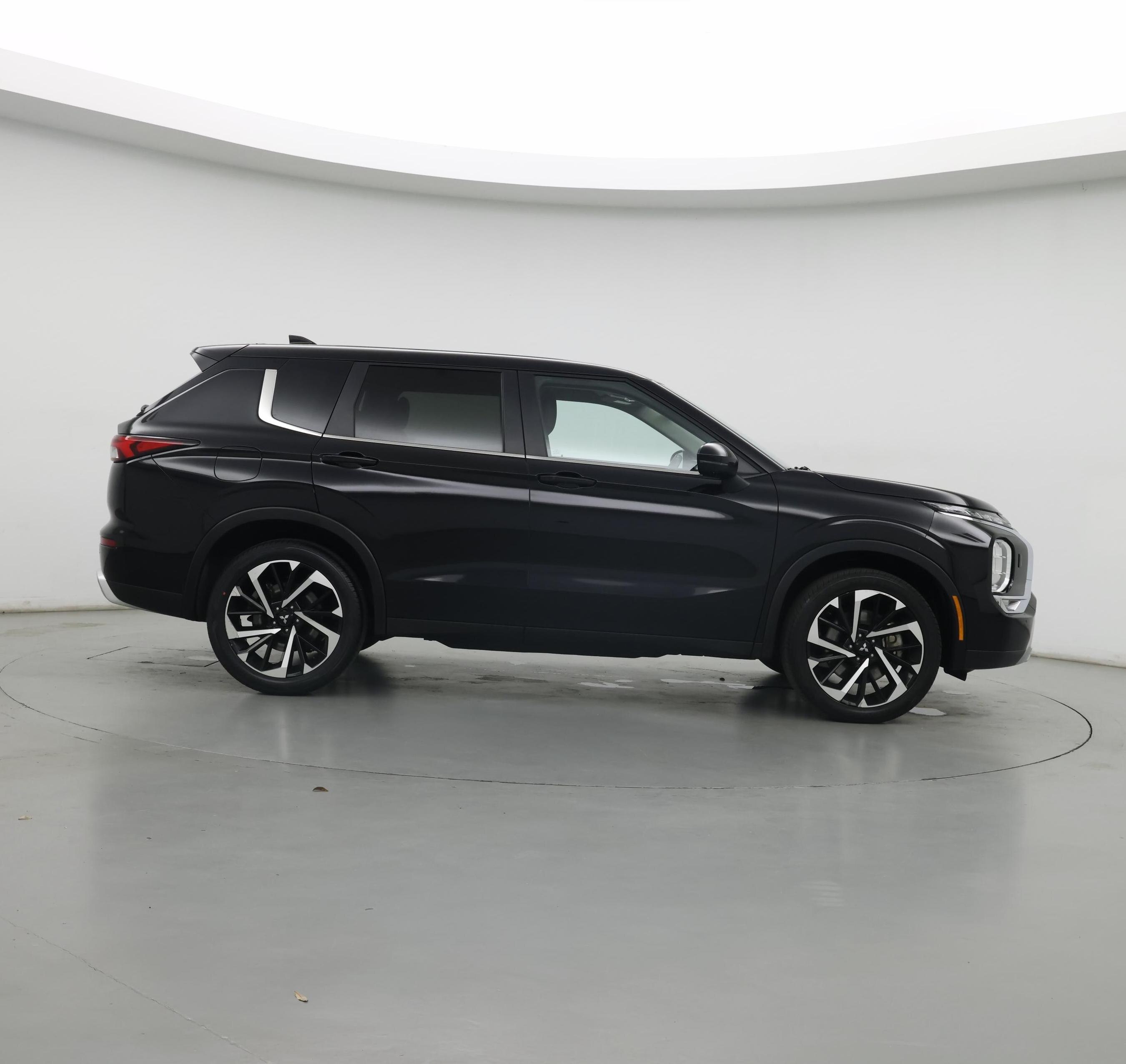 Thumbnail: 2024 Mitsubishi Outlander - 7