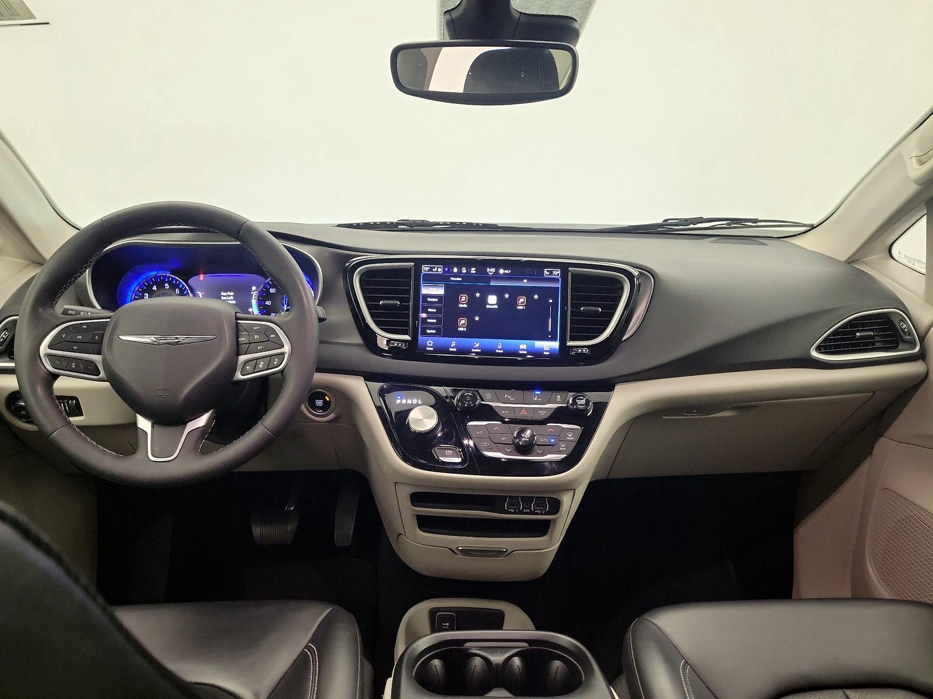 Thumbnail: 2023 Chrysler Pacifica - 9