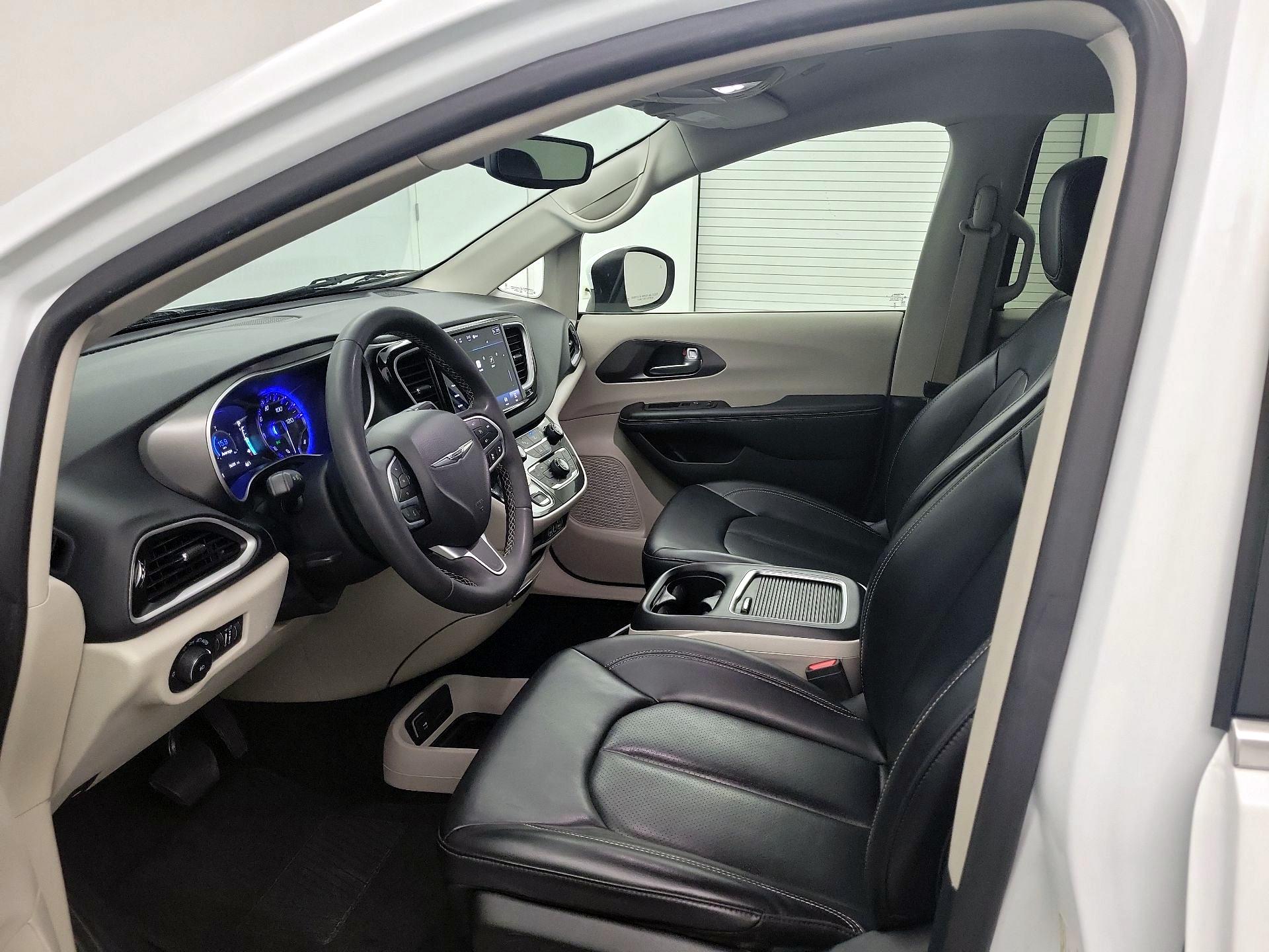 Thumbnail: 2023 Chrysler Pacifica - 11