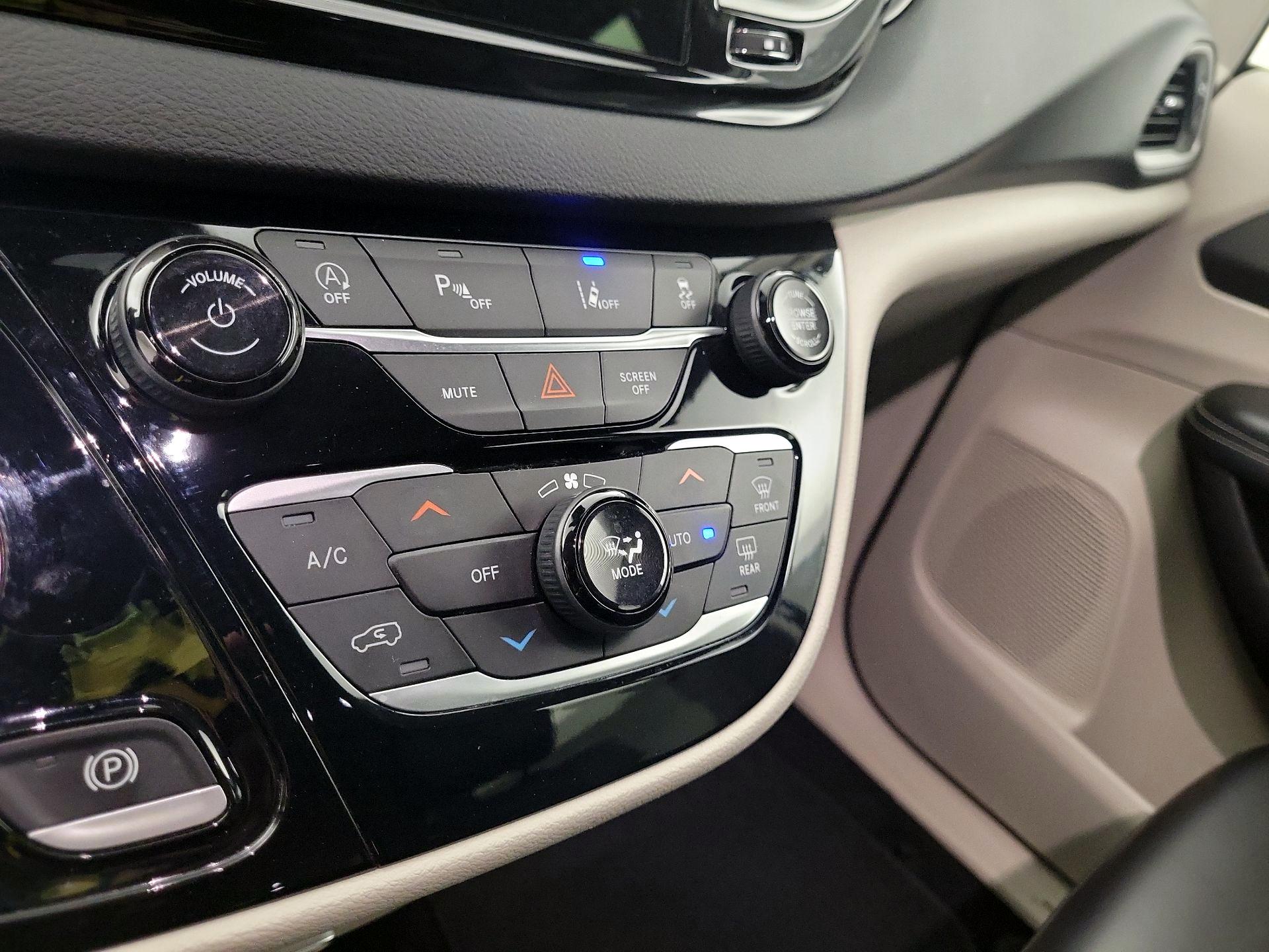 Thumbnail: 2023 Chrysler Pacifica - 16