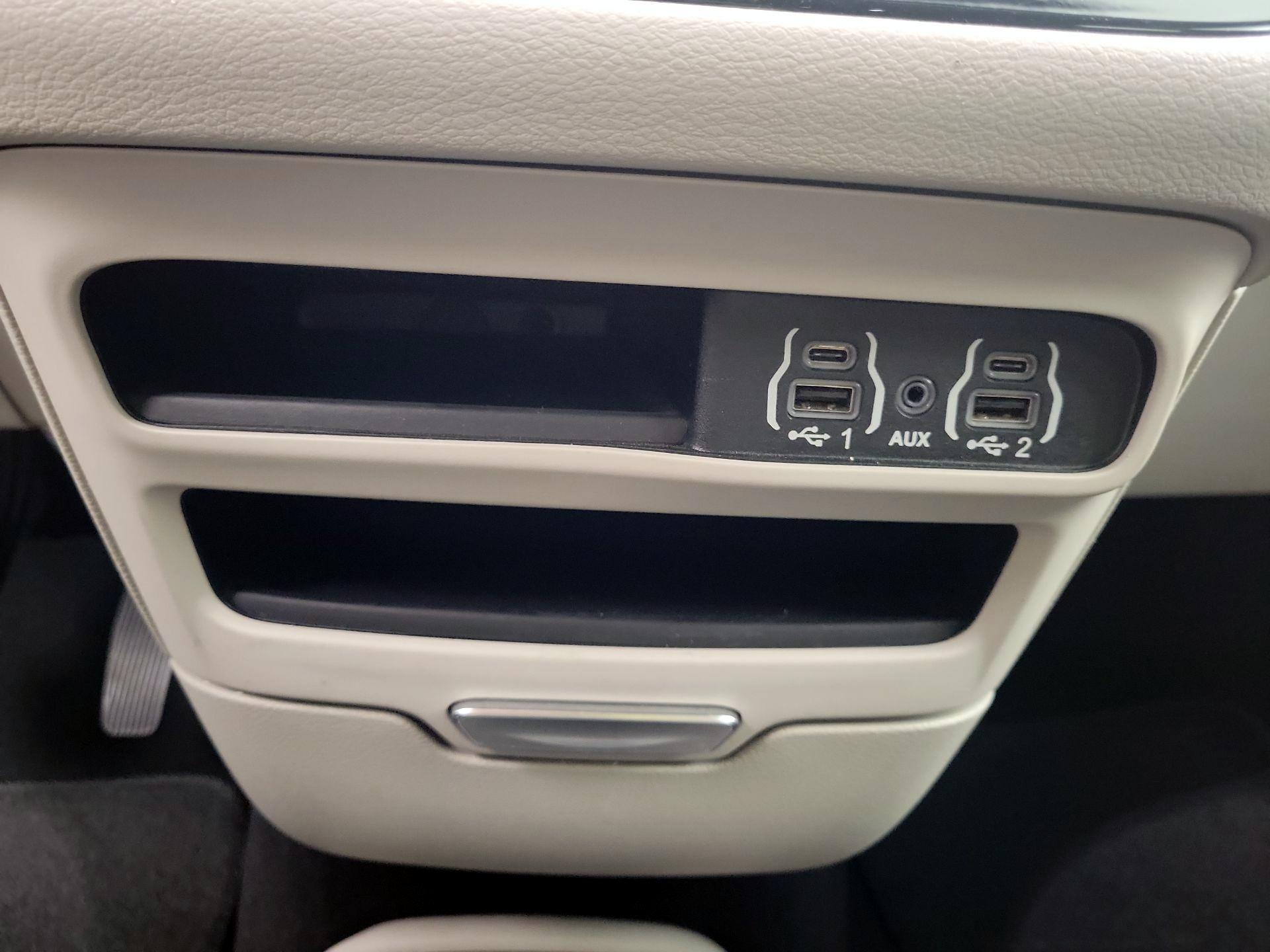 Thumbnail: 2023 Chrysler Pacifica - 18