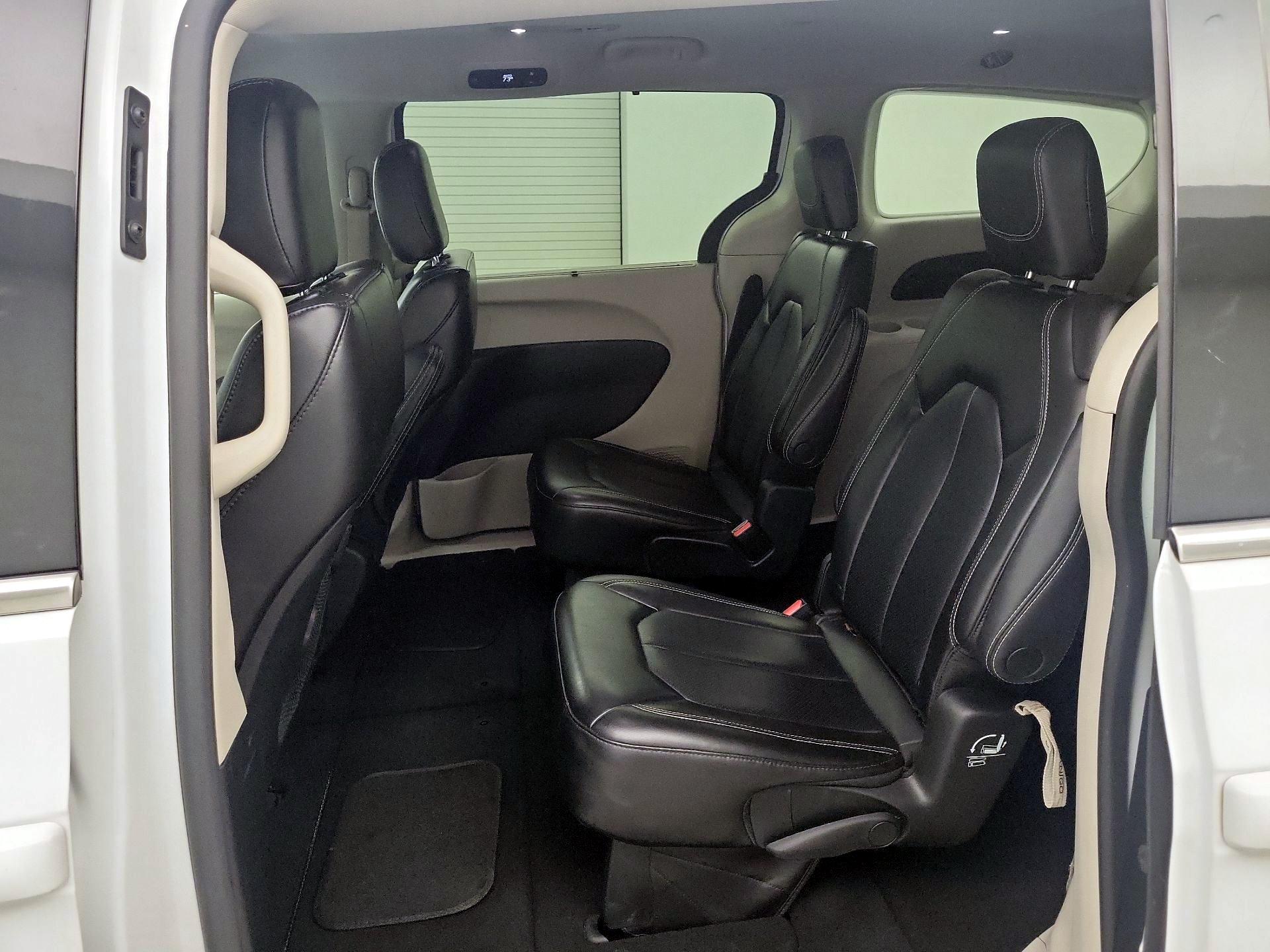 Thumbnail: 2023 Chrysler Pacifica - 19