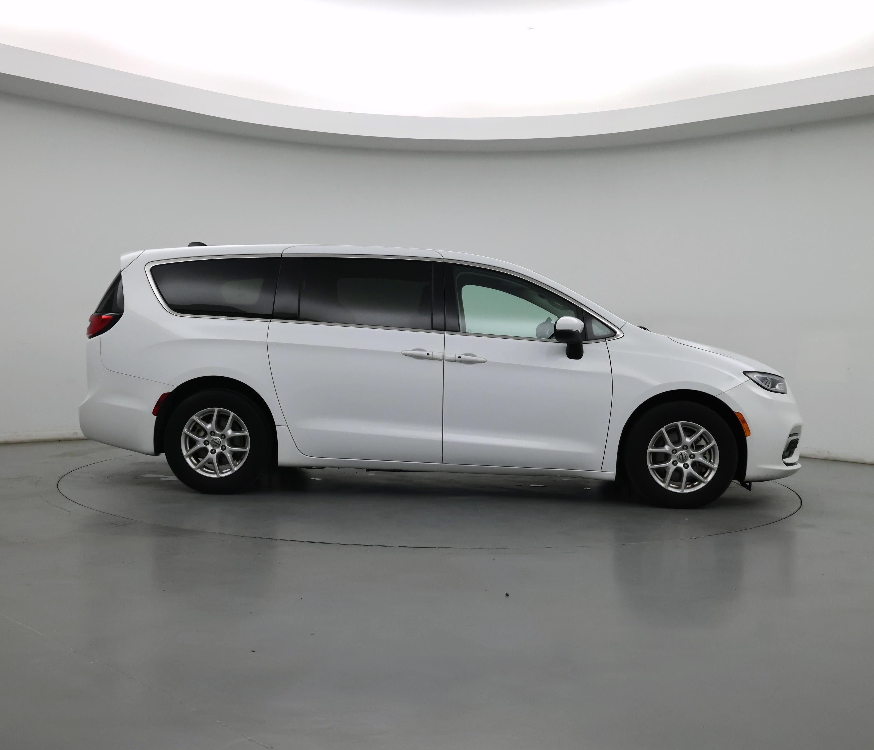 Thumbnail: 2023 Chrysler Pacifica - 7