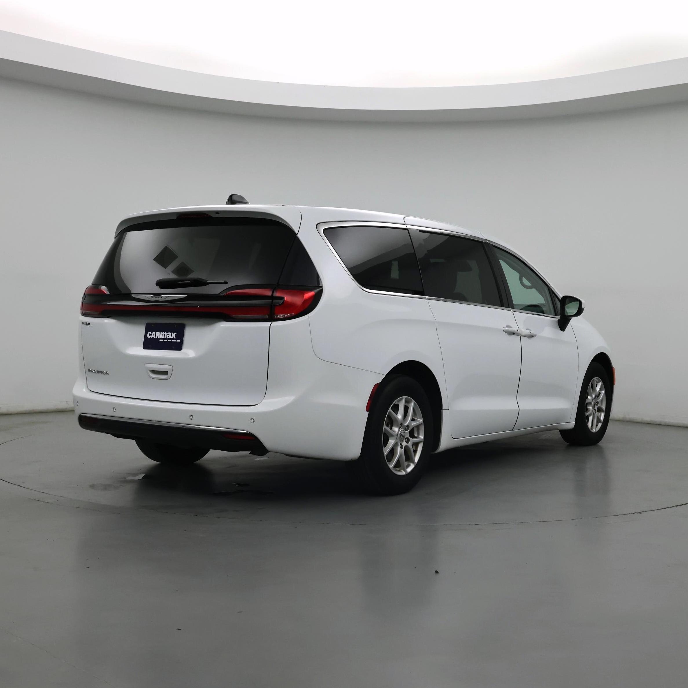 Thumbnail: 2023 Chrysler Pacifica - 8