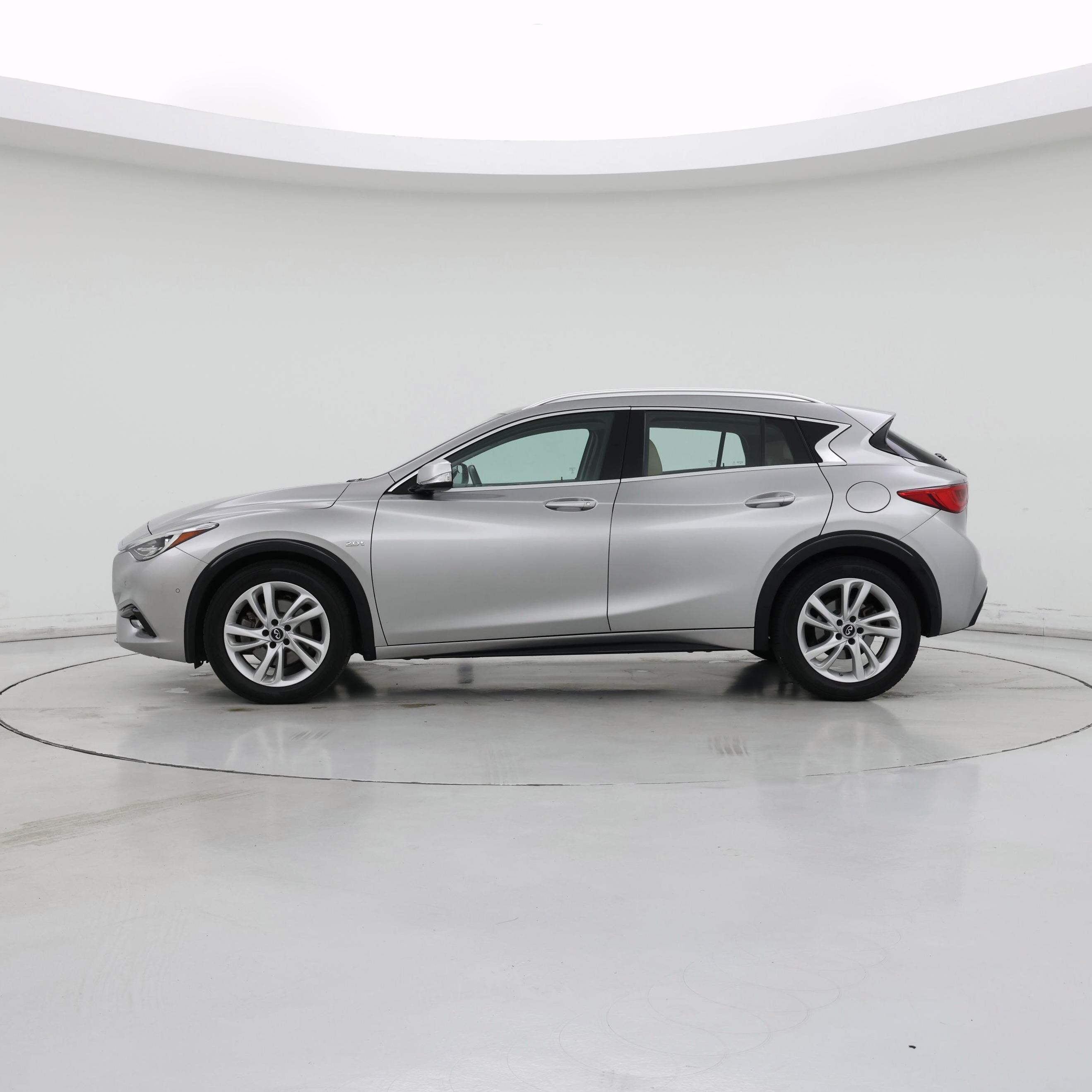 Thumbnail: 2018 INFINITI QX30 - 3