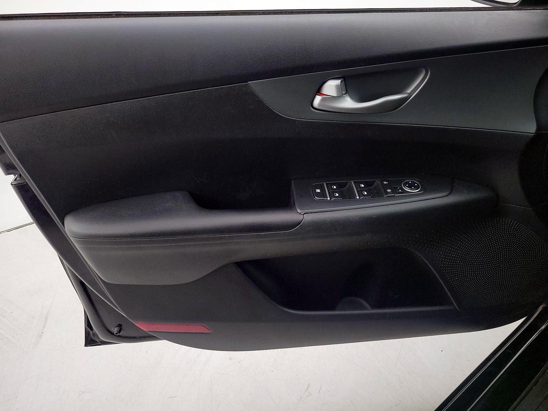 Thumbnail: 2019 Kia Forte - 12