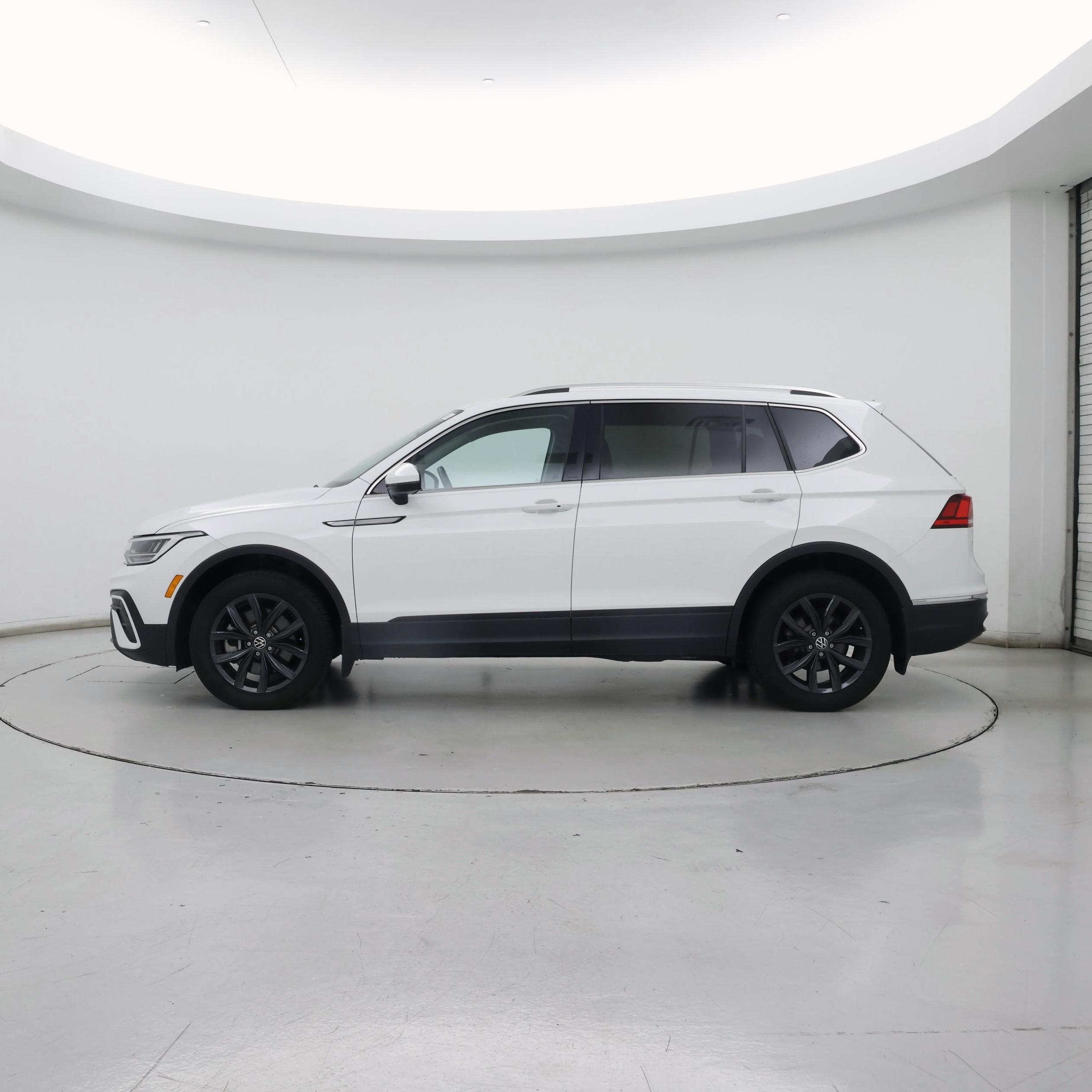 Thumbnail: 2024 Volkswagen Tiguan - 3