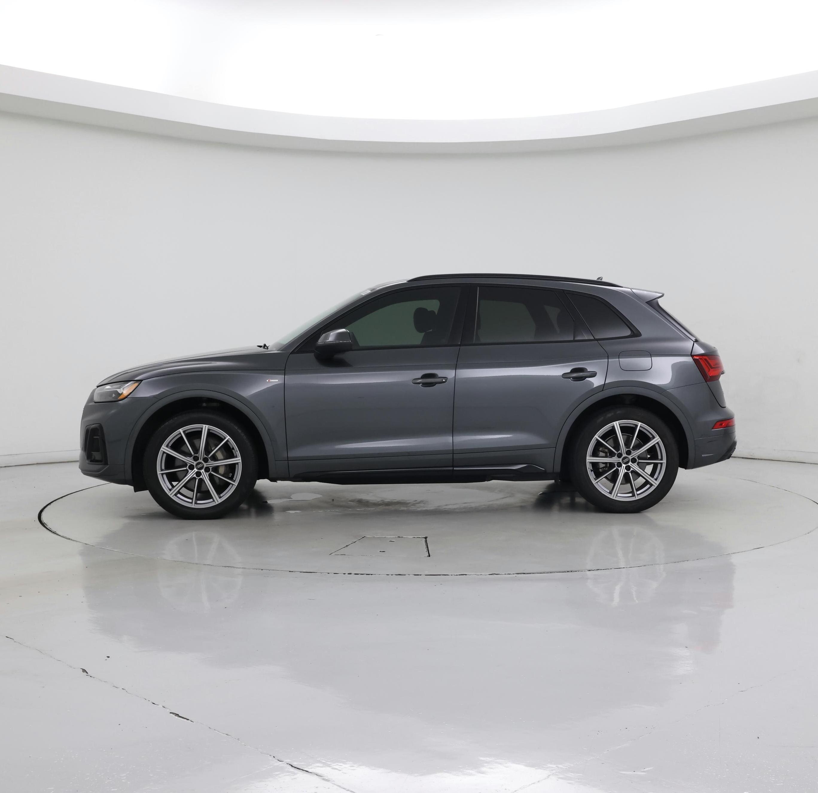 Thumbnail: 2023 Audi Q5 - 3