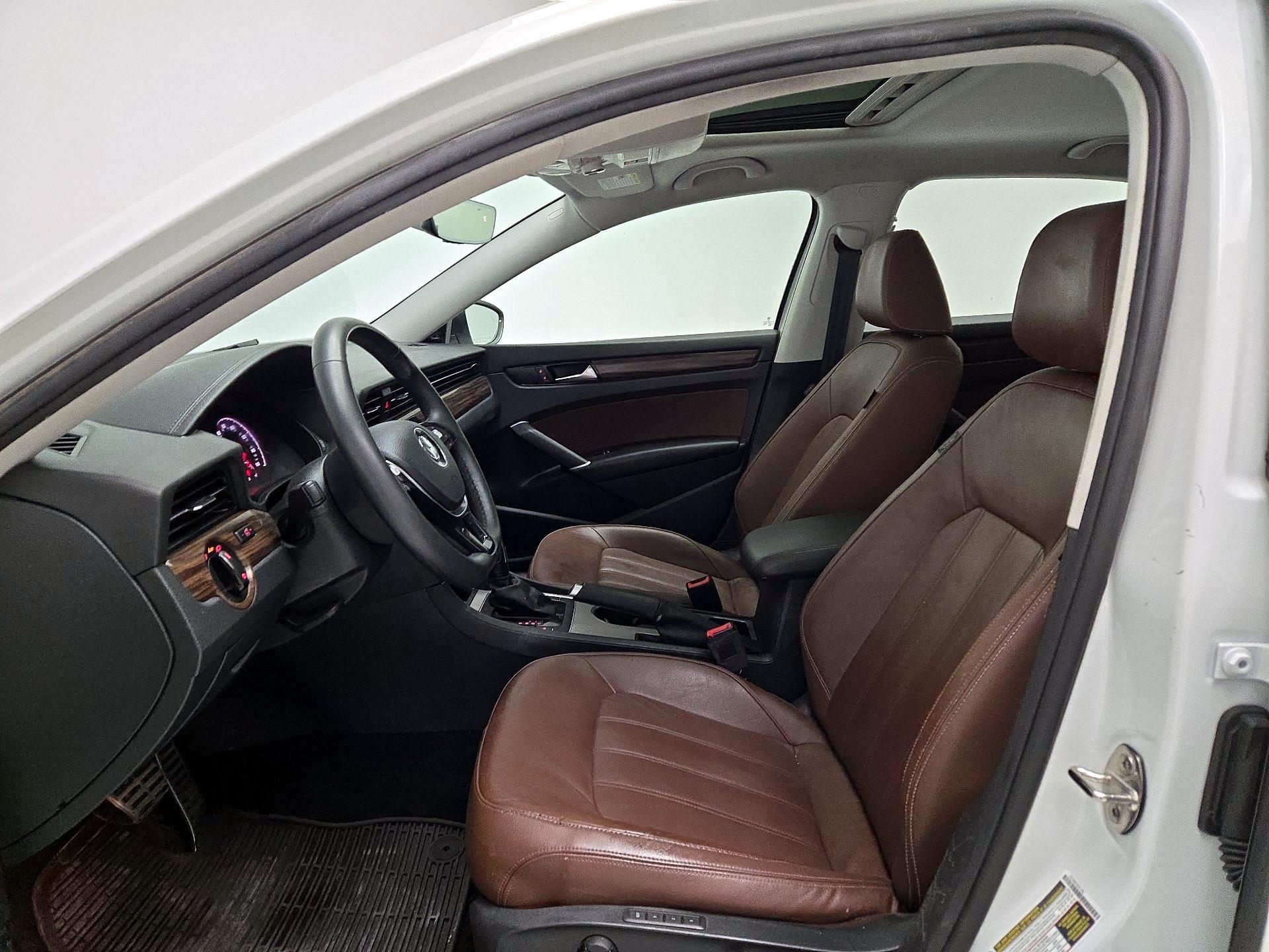 Thumbnail: 2022 Volkswagen Passat - 11