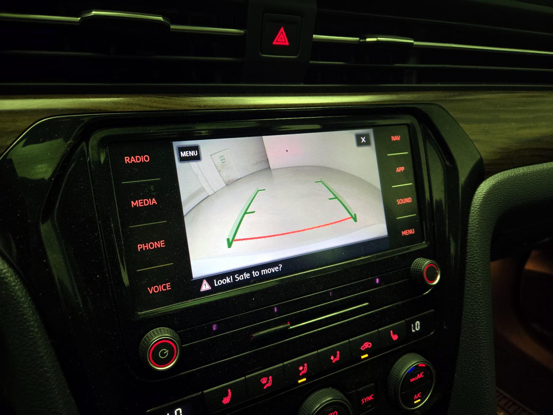 Thumbnail: 2022 Volkswagen Passat - 15