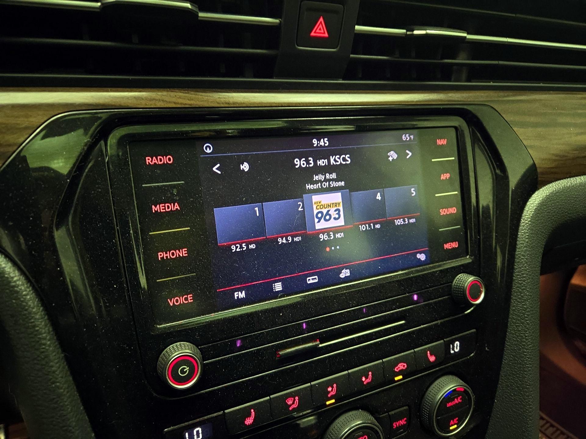 Thumbnail: 2022 Volkswagen Passat - 16