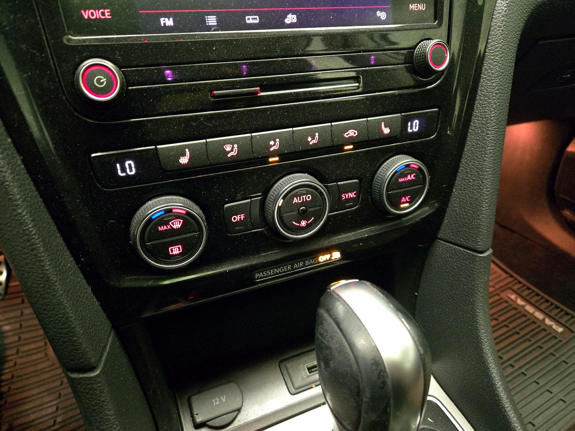 Thumbnail: 2022 Volkswagen Passat - 17