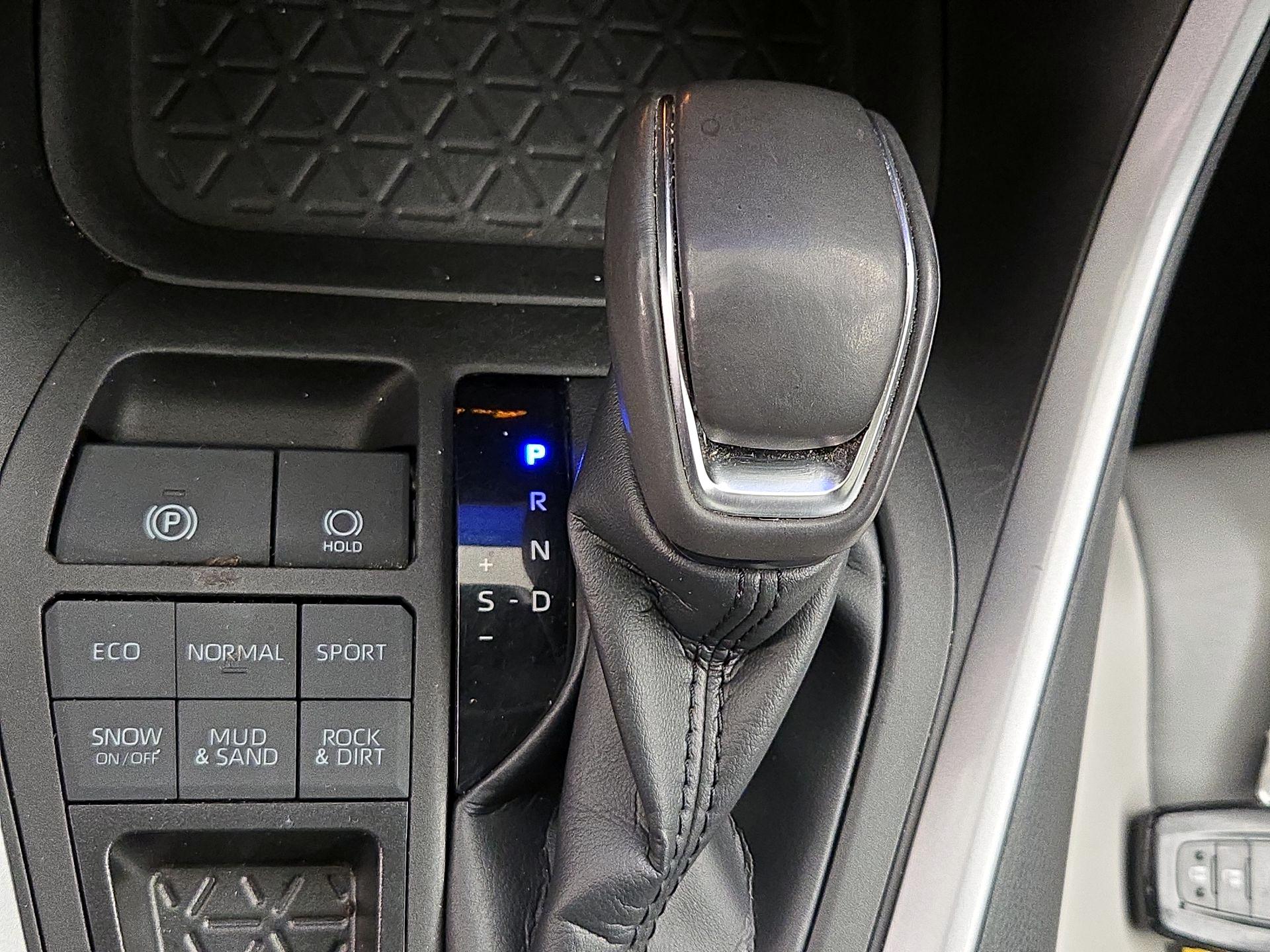 Thumbnail: 2023 Toyota RAV4 - 17