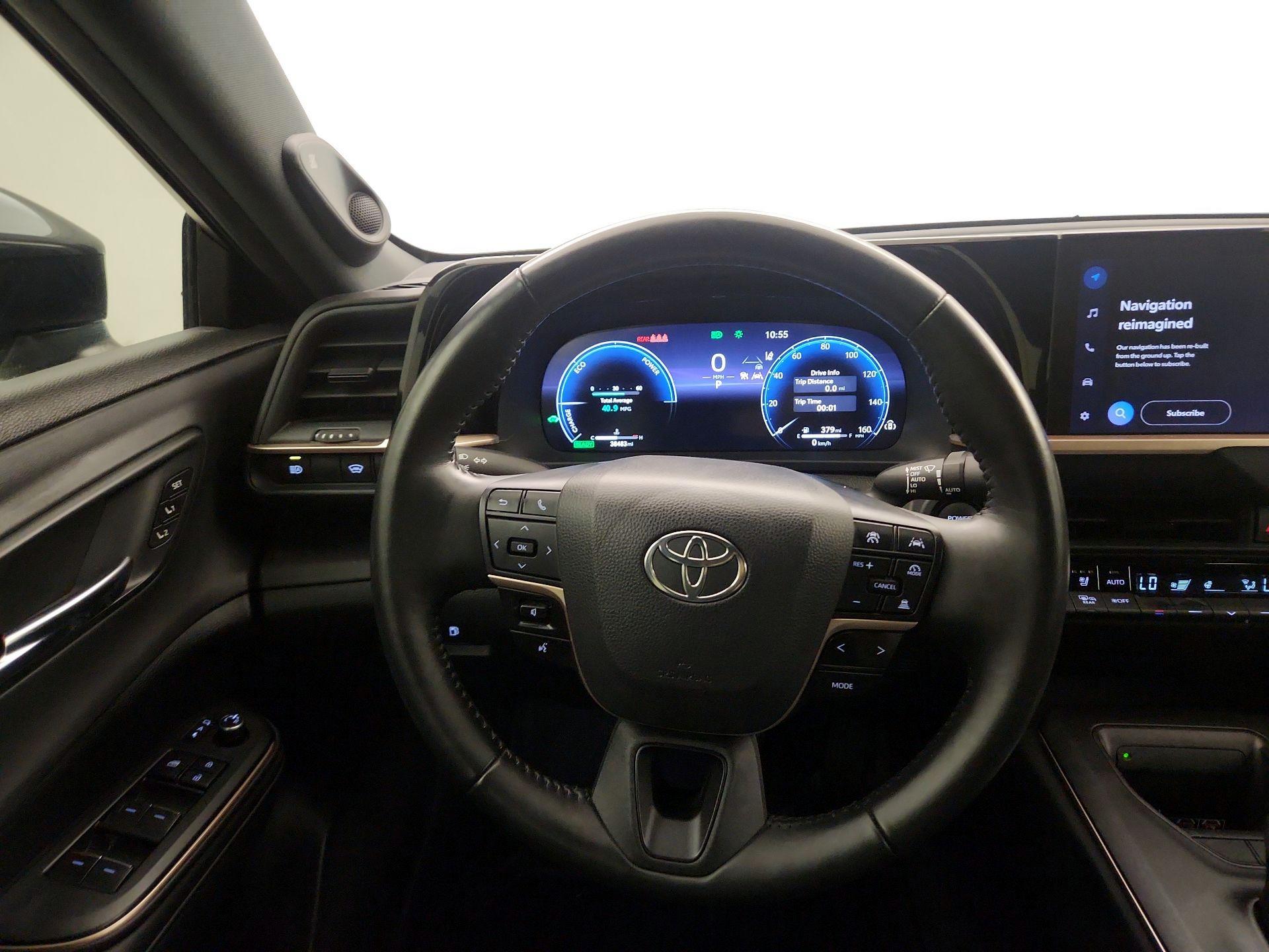 Thumbnail: 2023 Toyota Crown - 10