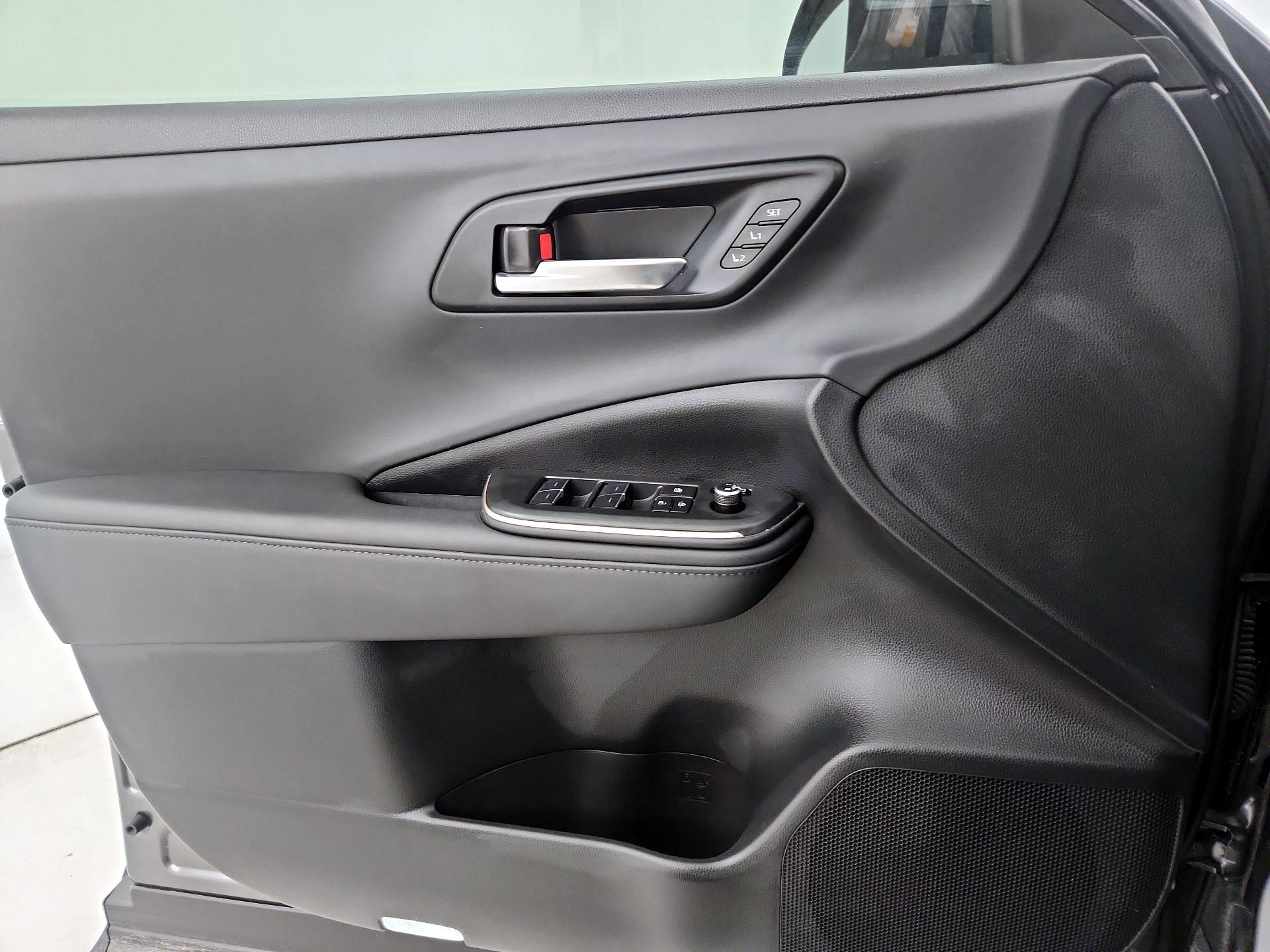 Thumbnail: 2023 Toyota Crown - 12