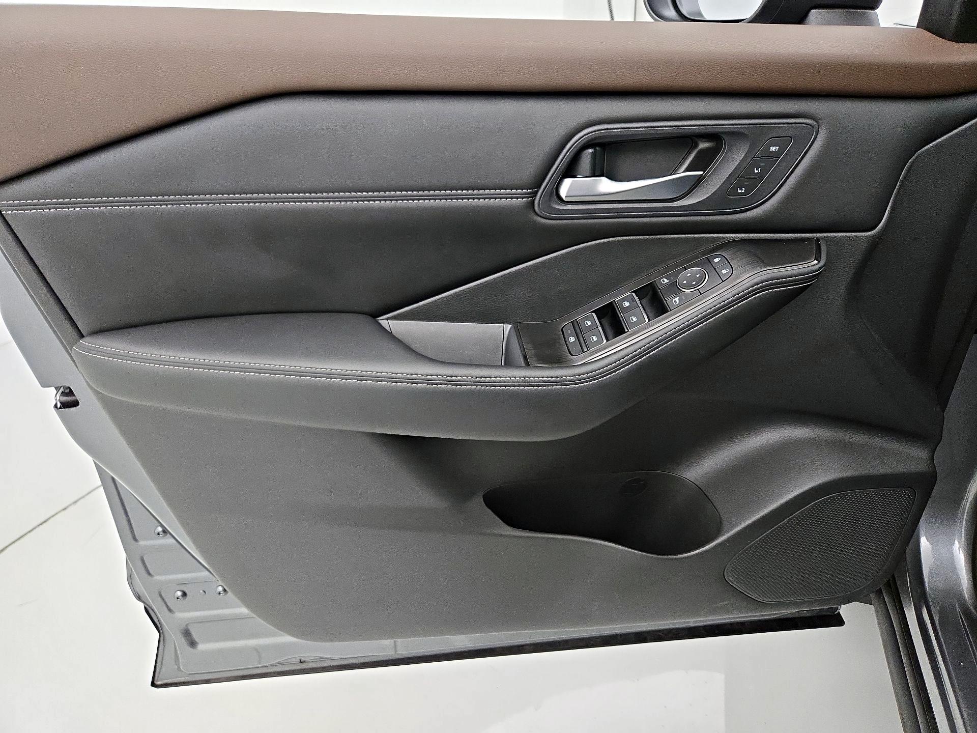 Thumbnail: 2023 Nissan Rogue - 12