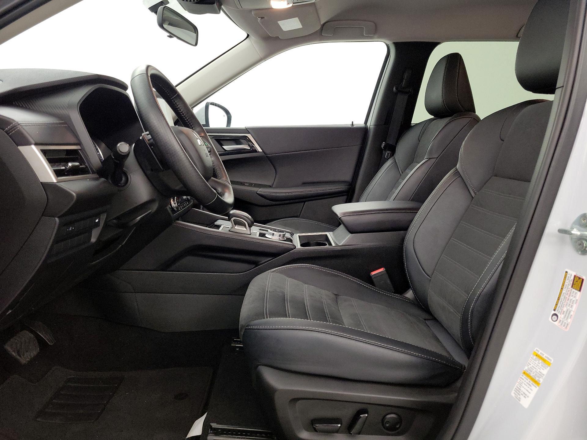 Thumbnail: 2024 Mitsubishi Outlander - 11