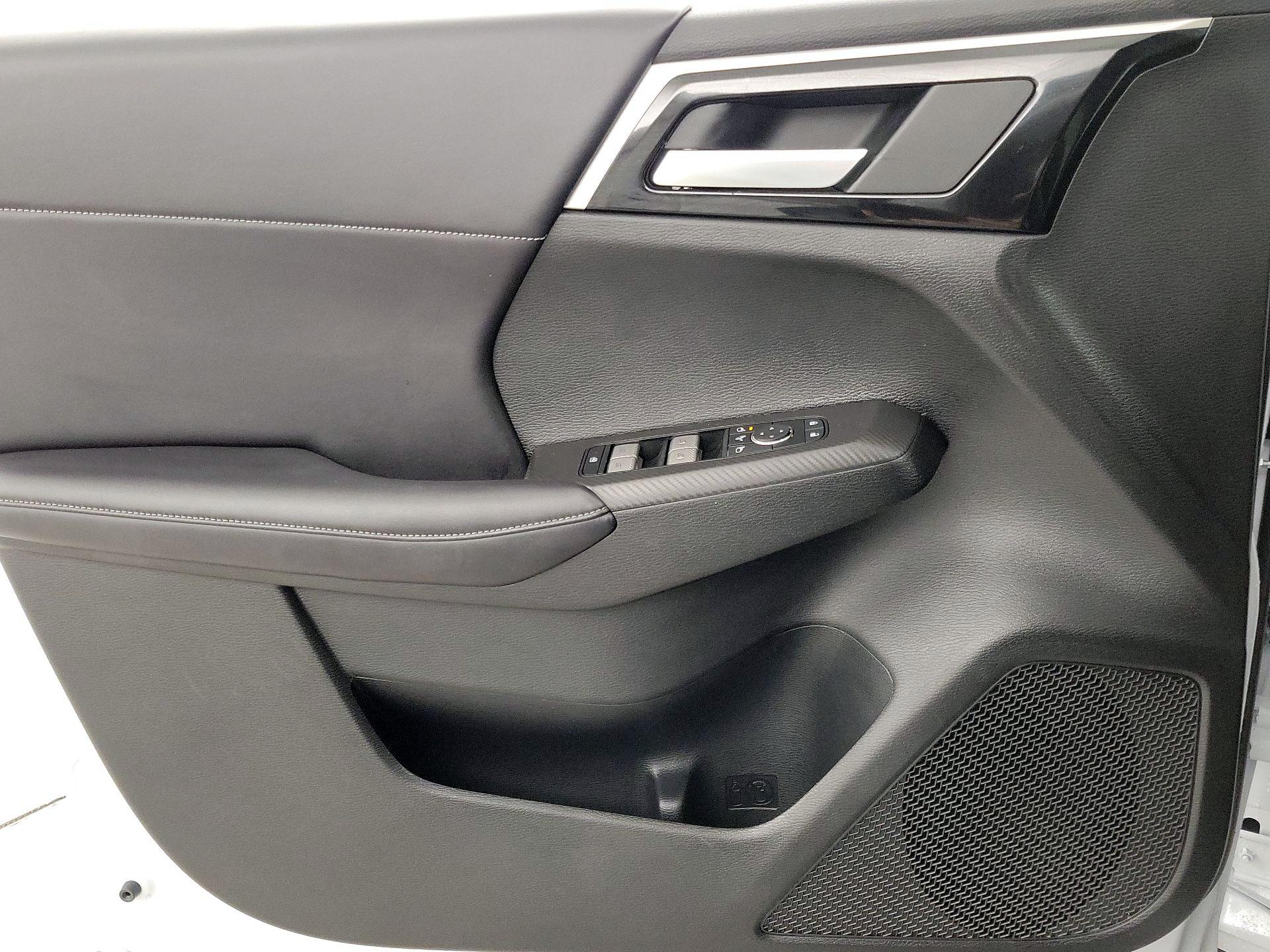 Thumbnail: 2024 Mitsubishi Outlander - 12