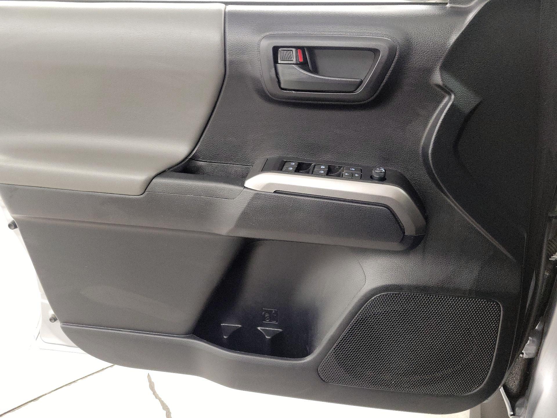 Thumbnail: 2020 Toyota Tacoma - 12