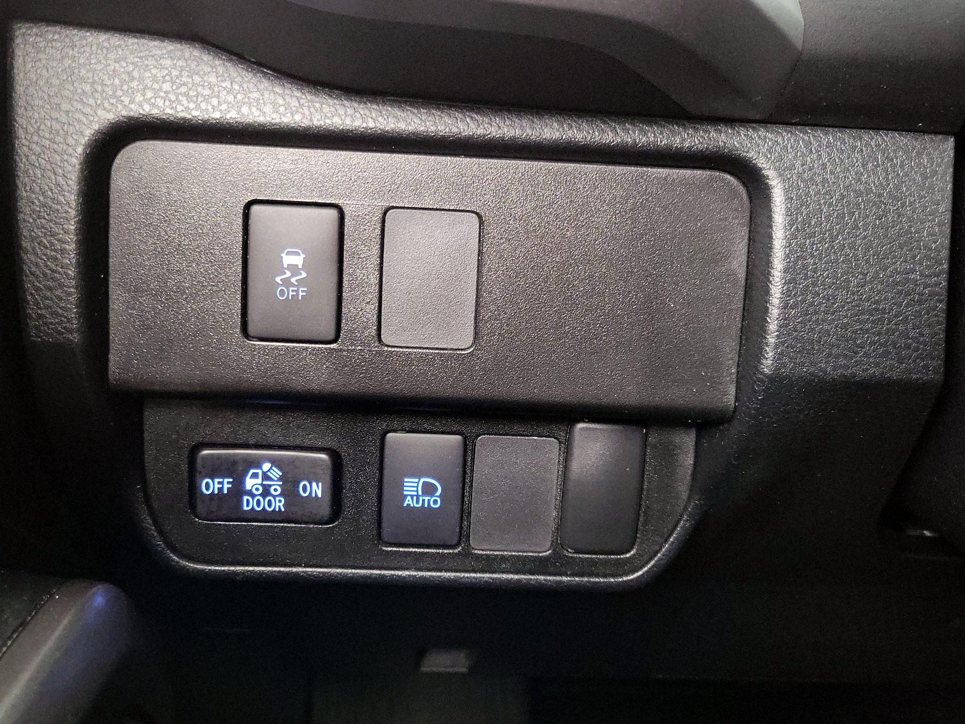 Thumbnail: 2020 Toyota Tacoma - 13