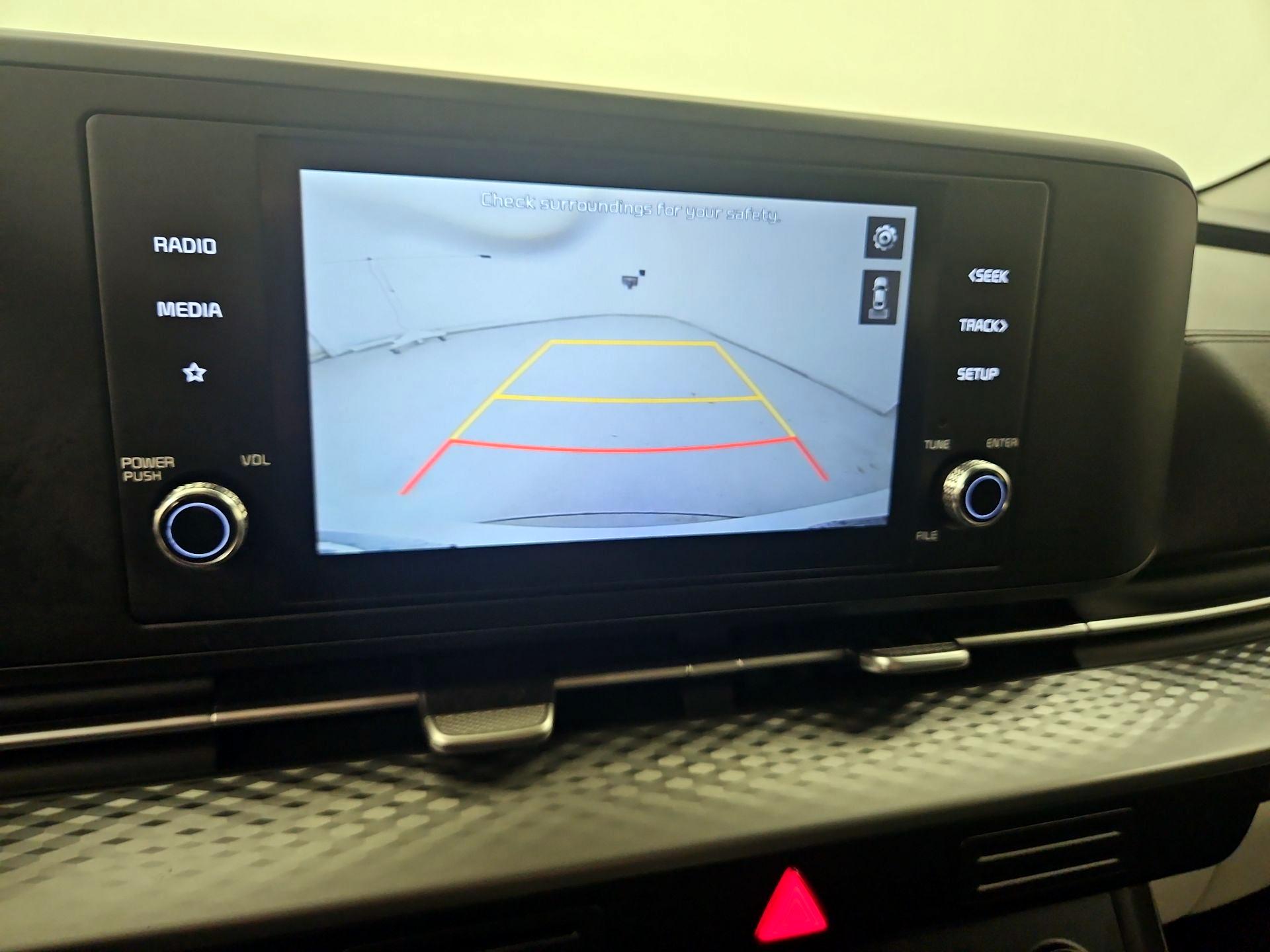 Thumbnail: 2022 Kia Carnival - 14