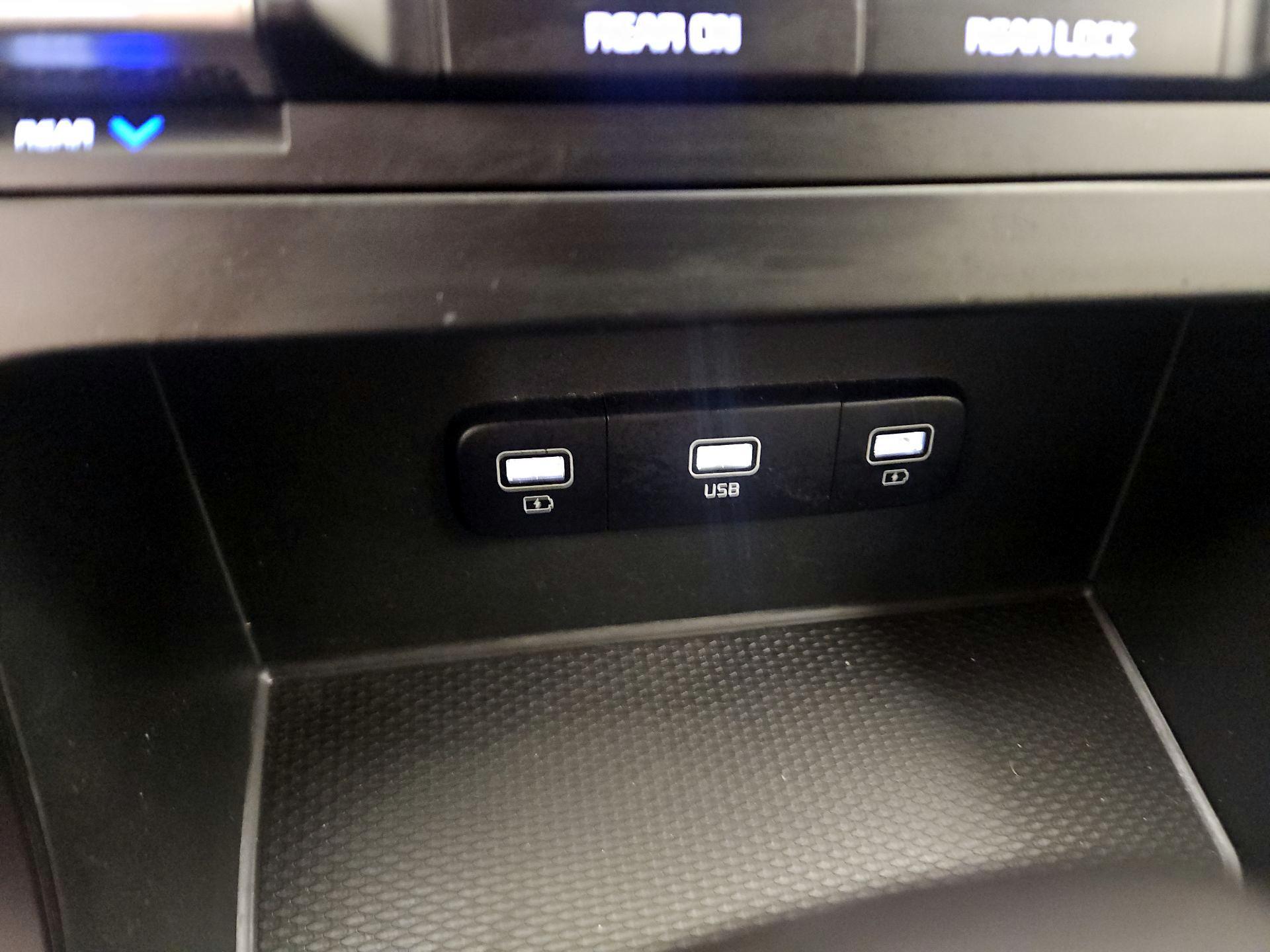 Thumbnail: 2022 Kia Carnival - 18