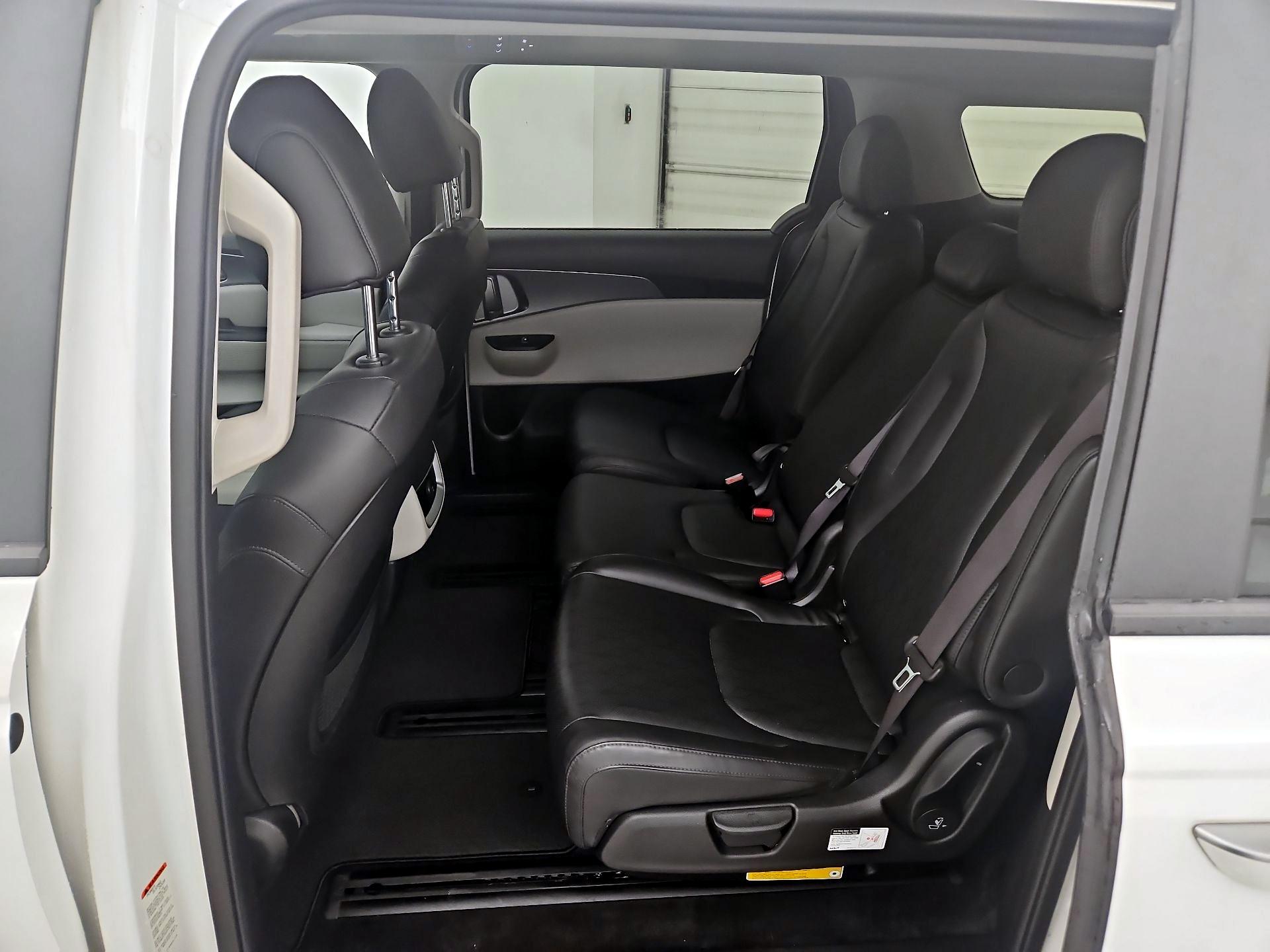 Thumbnail: 2022 Kia Carnival - 19