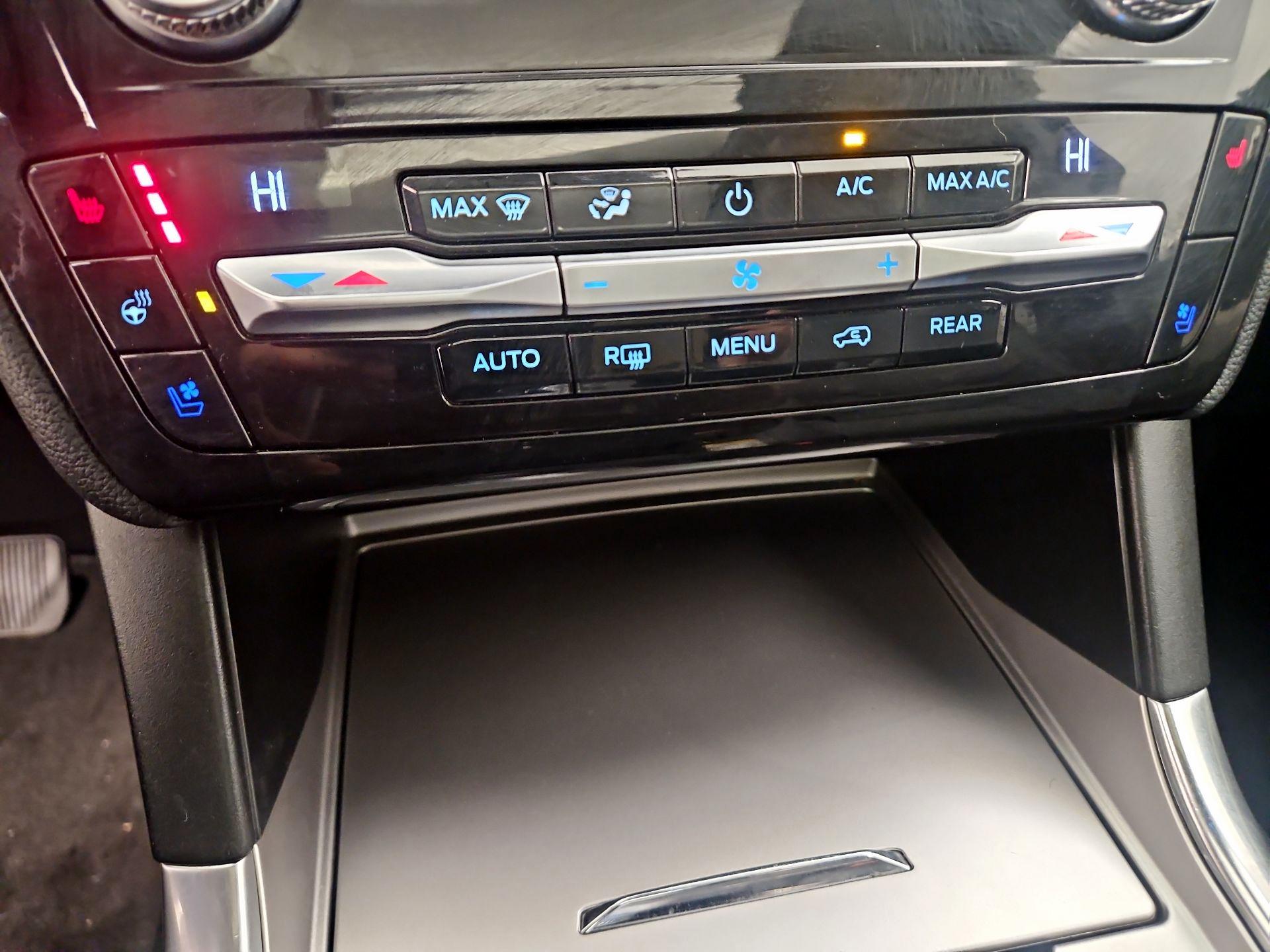 Thumbnail: 2021 Ford Explorer - 17