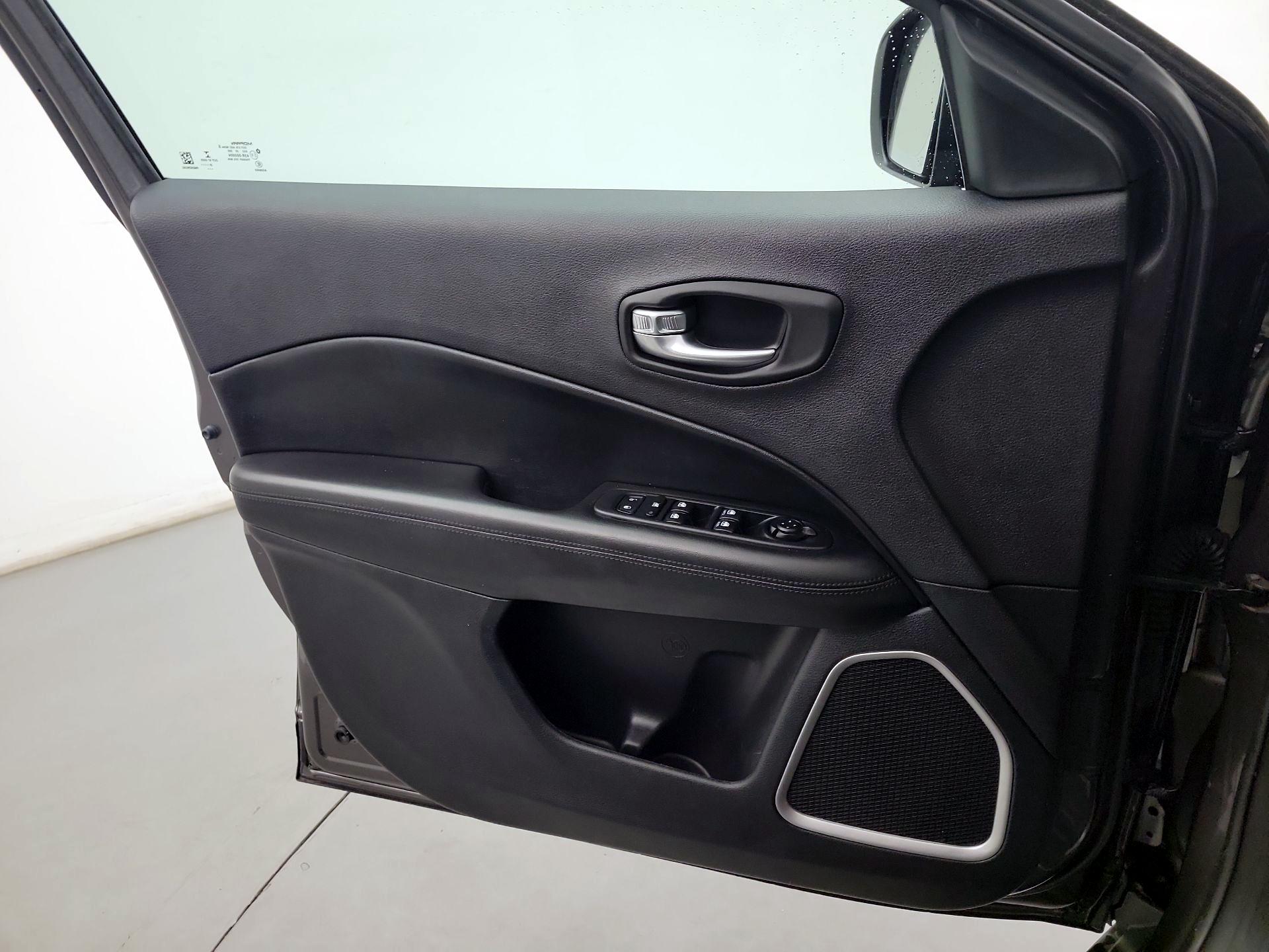 Thumbnail: 2021 Jeep Compass - 10