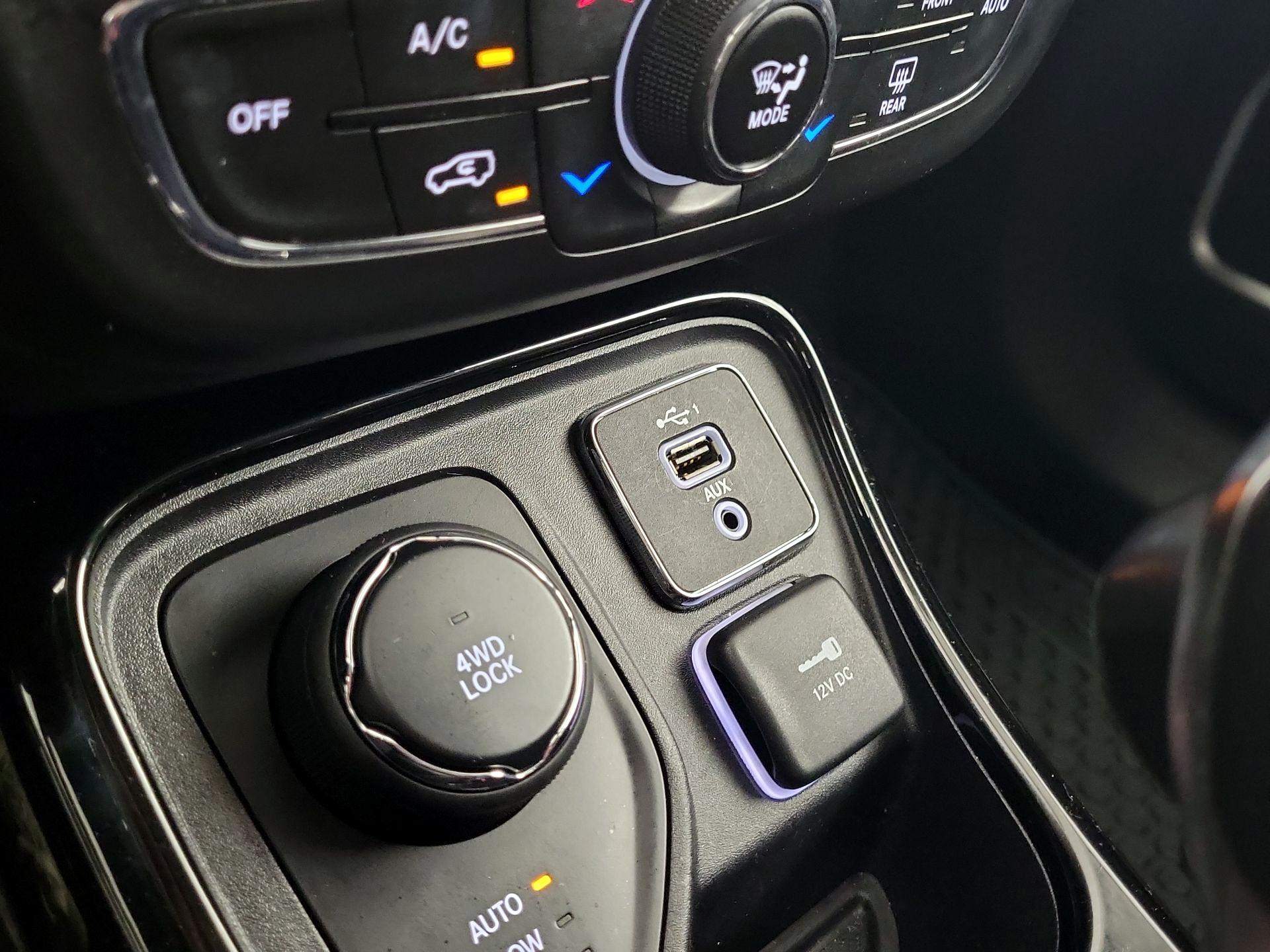 Thumbnail: 2021 Jeep Compass - 16