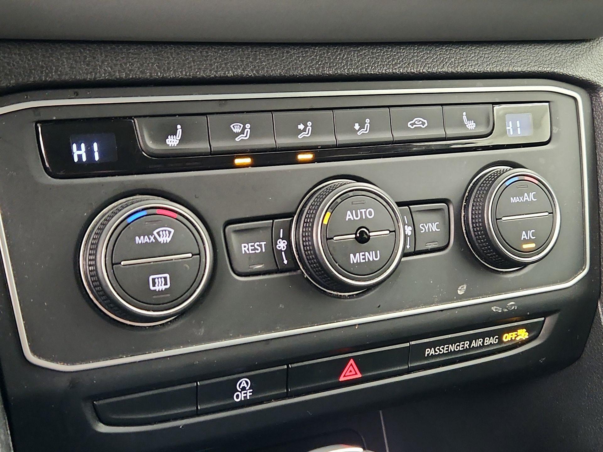 Thumbnail: 2021 Volkswagen Atlas - 16