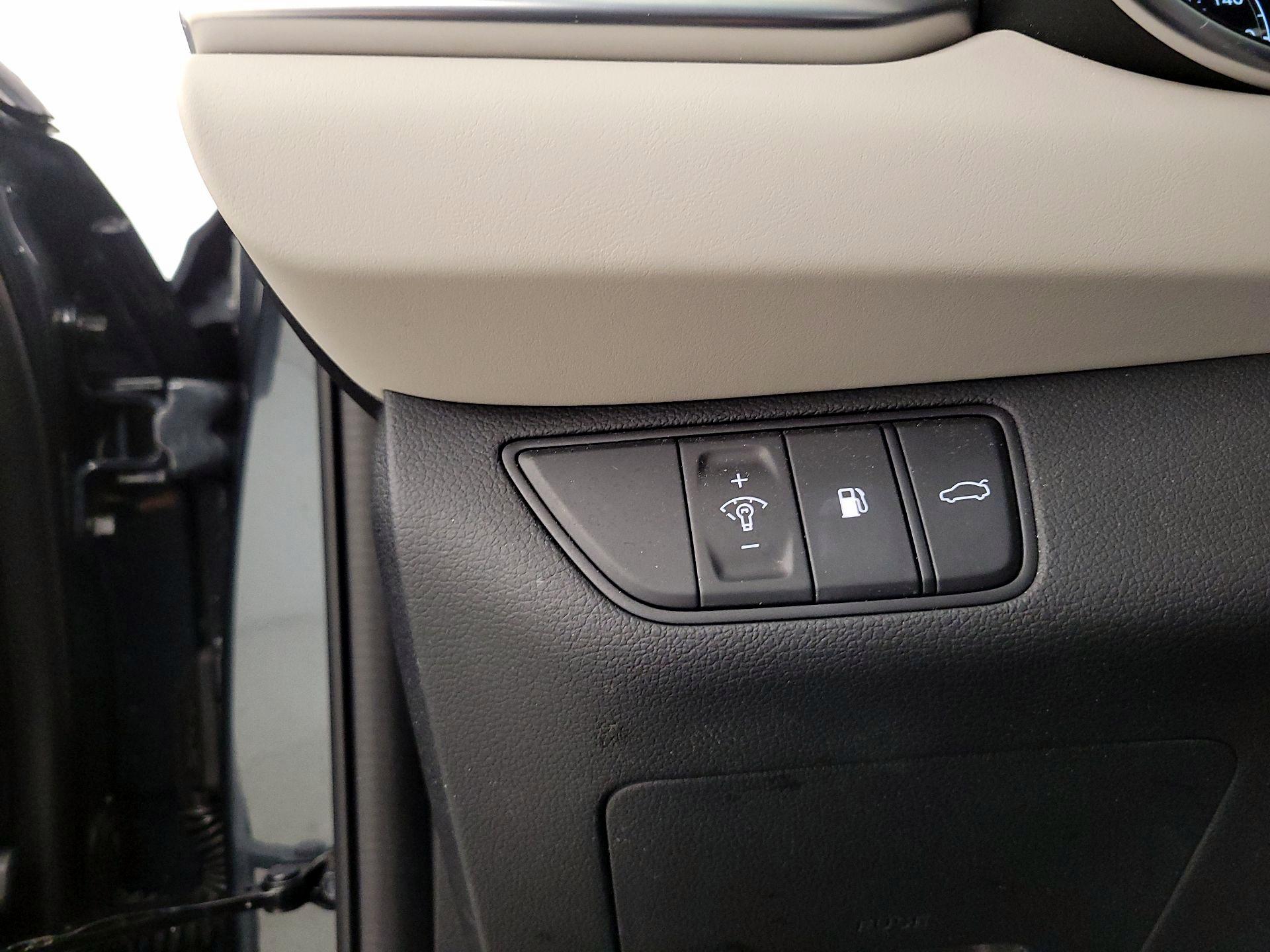 Thumbnail: 2023 Genesis G70 - 13