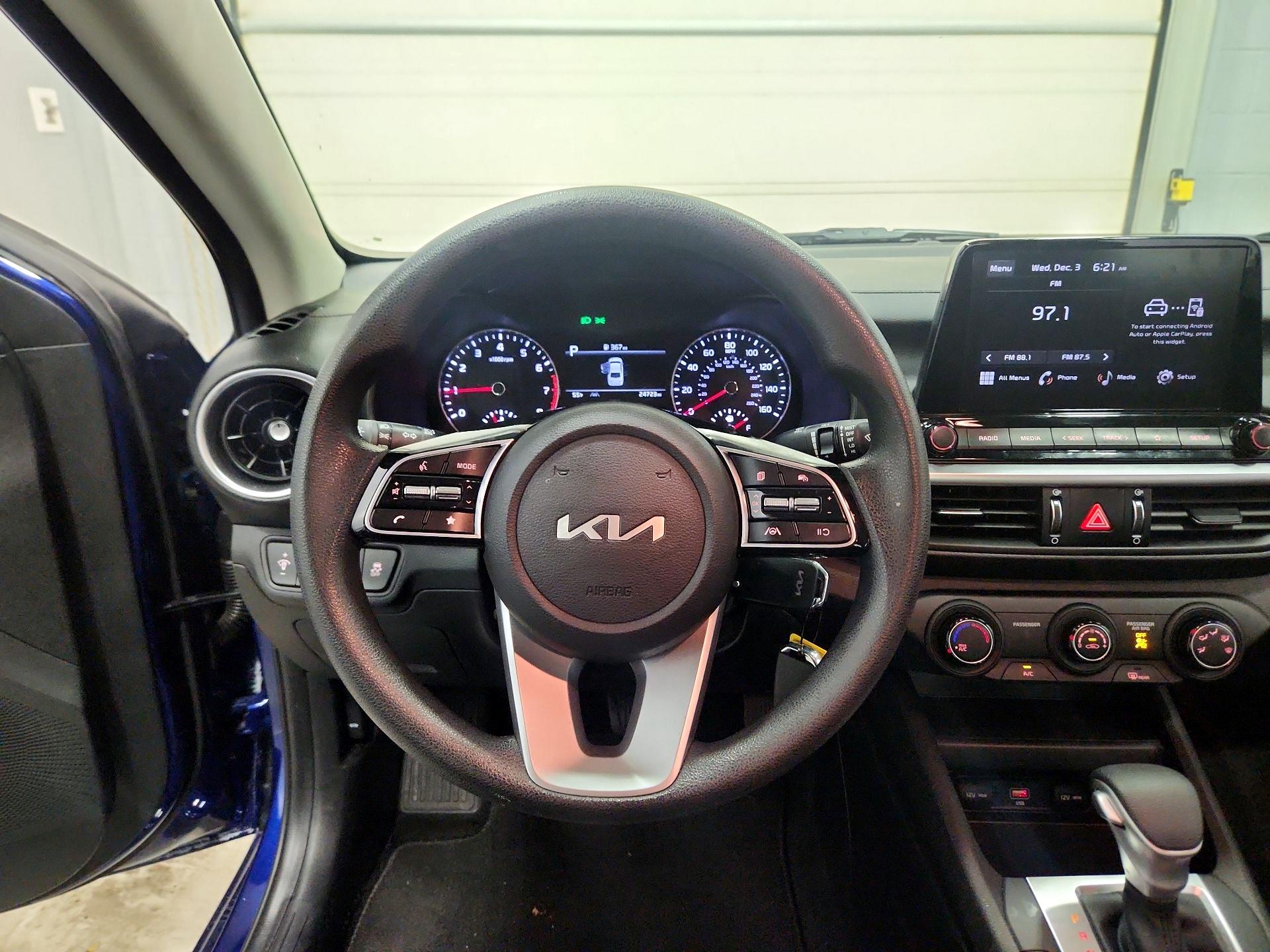 Thumbnail: 2023 Kia Forte - 10