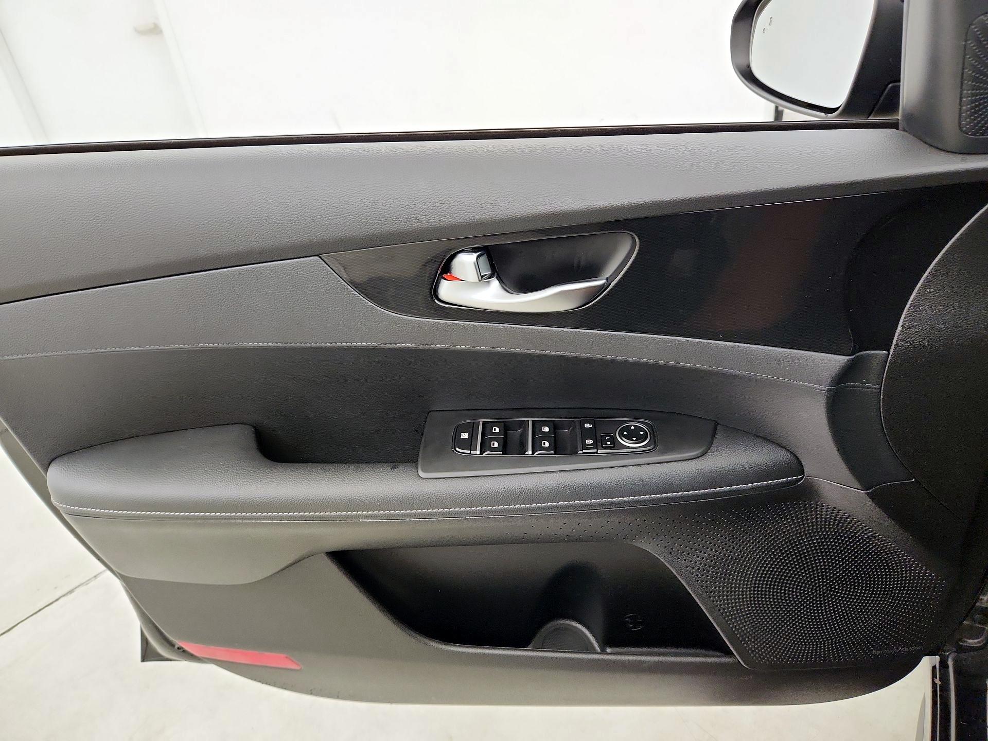 Thumbnail: 2023 Kia Forte - 12